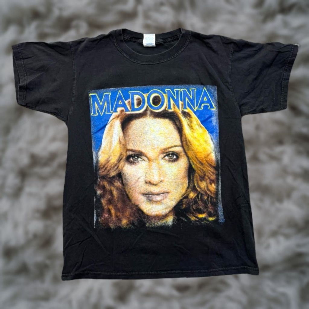 Vintage VINTAGE Madonna Drowned World Tour T Shirt L Black Tennessee River Band 90s Mens Tee Size US L / EU 52-54 / 3 - 1 Thumbnail