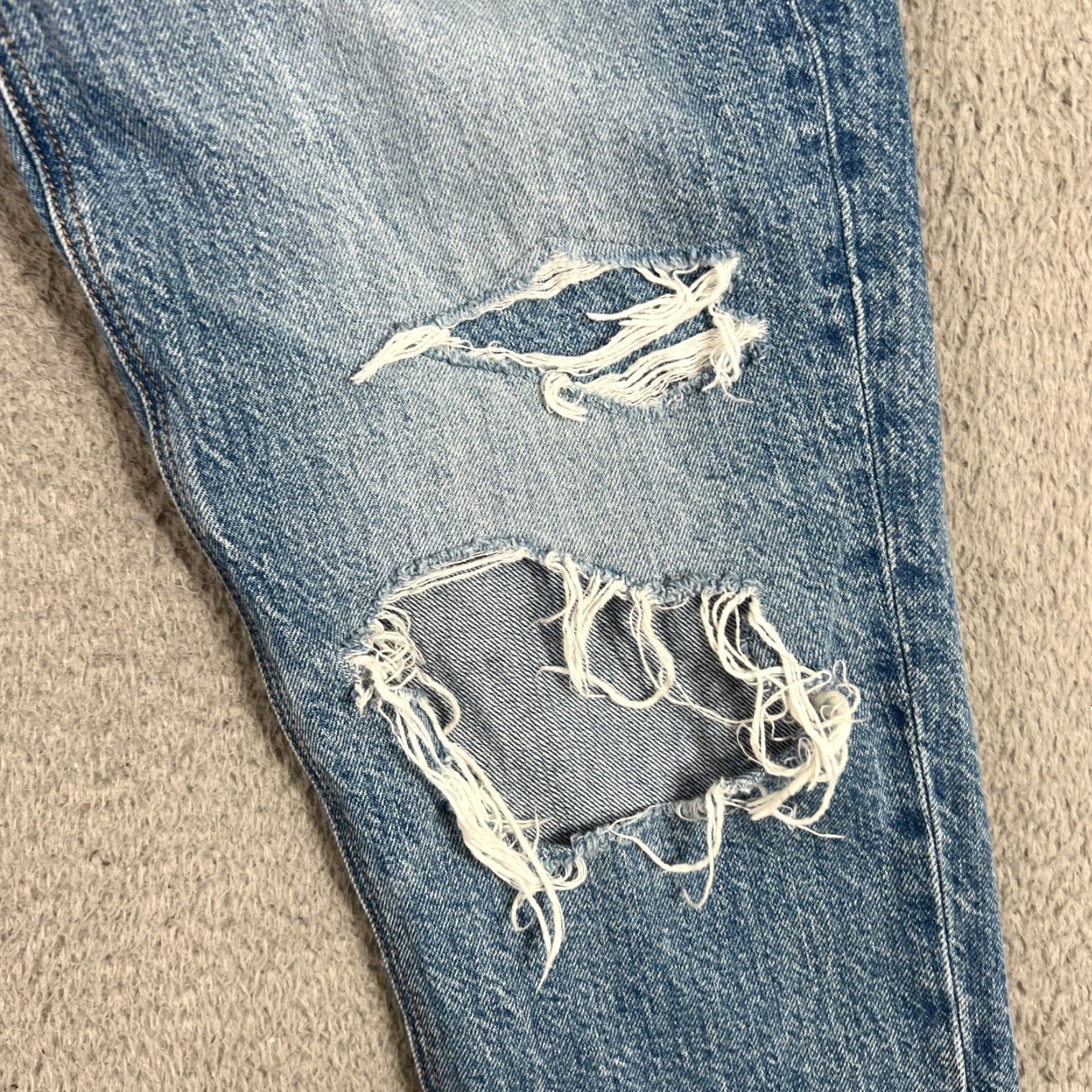 American Eagle Outfitters American Eagle Mom Jeans Women's Size 2 Light Wash Distressed 29" Inseam Blue Denim Size 26" / US 2 / IT 38 - 4 Thumbnail