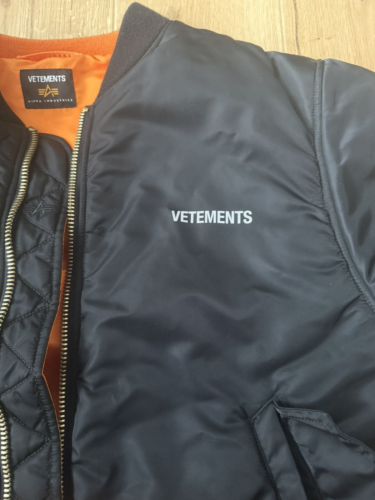Alpha Industries × Vetements VETEMENTS SS18 Homme Emoji Reversible Bomber Size US S / EU 44-46 / 1 - 4 Thumbnail