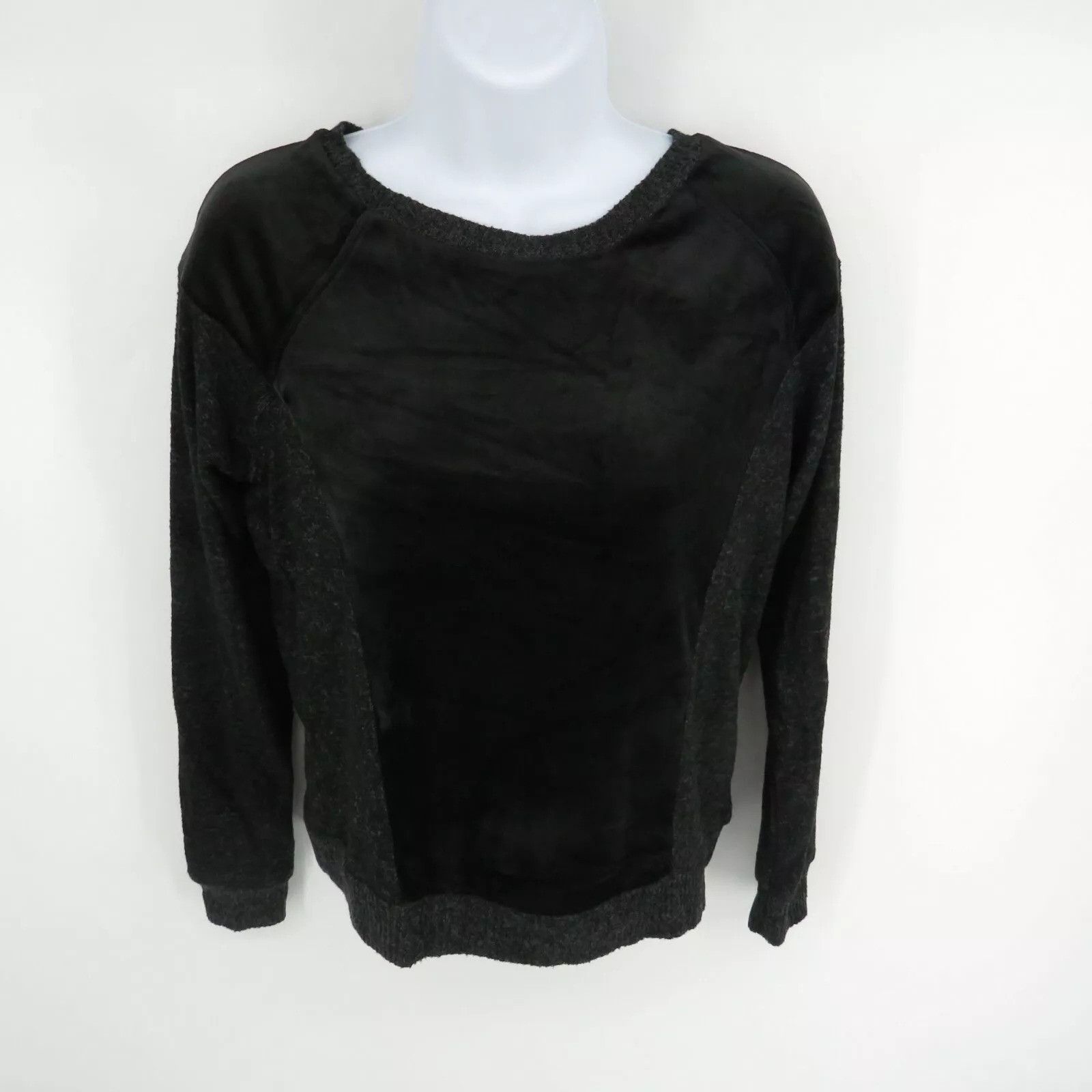 Other Hippie Rose Juniors Black Velvet Raglan Sweatshirt XS NWT $3 Size XS / US 0-2 / IT 36-38 - 1 Thumbnail