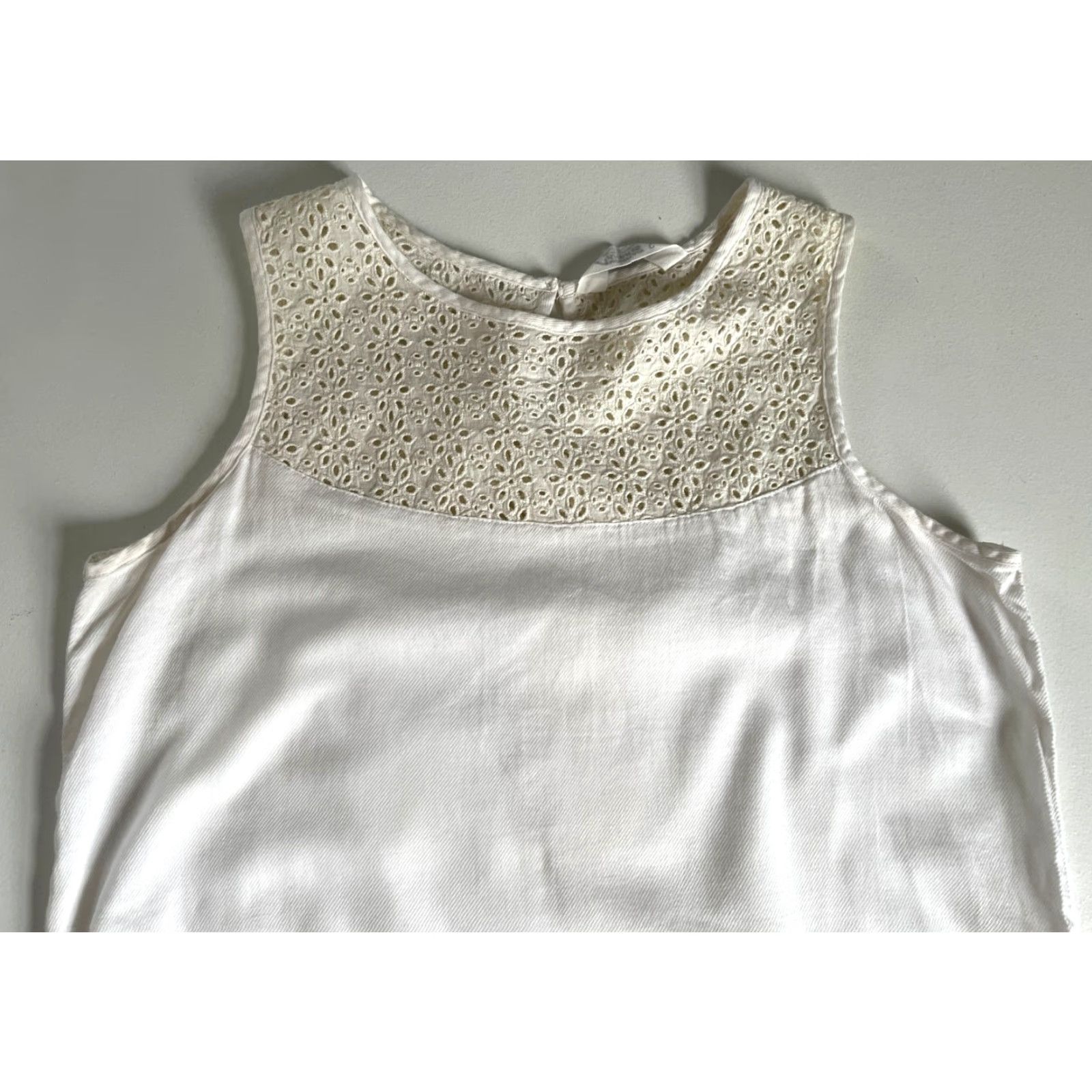 Mountain Khakis Mountain Khakis Women's Tank Shirt Sleeveless Eyelet Lace Yoke Relaxed Sz S White Beach City Classic Outdoor Lightweight Pattern Casual Shirt Womens Size S / US 4 / IT 40 - 5 Thumbnail
