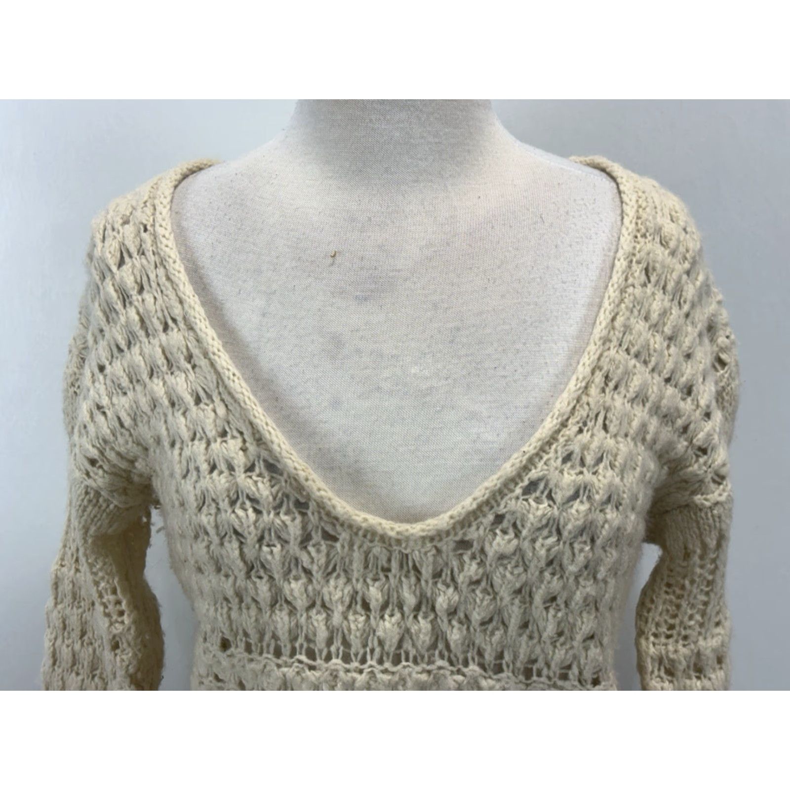 Free People VINTAGE Free People Sweater Pullover Women's XS Ivory Chunky Knit Tunic Long Sleeve V-Neck Size XS / US 0-2 / IT 36-38 - 5 Thumbnail