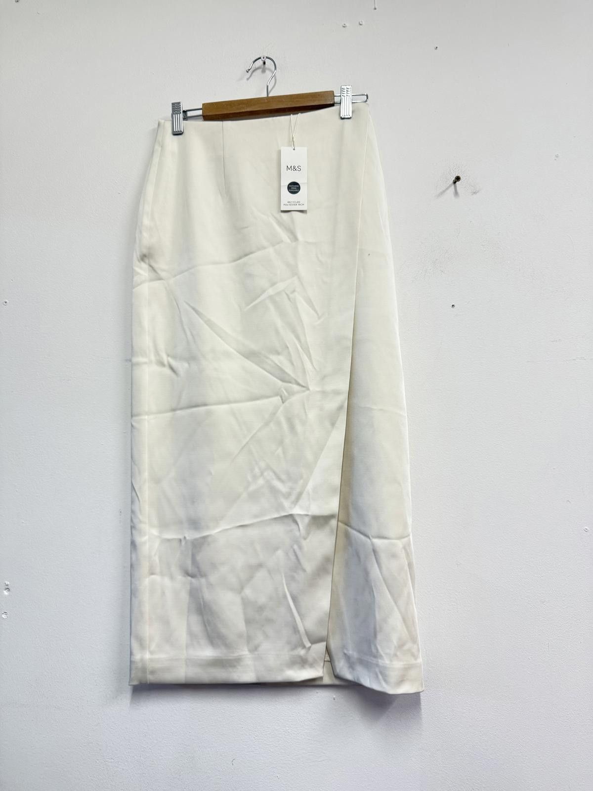 M.E. Sport M&S Cream Long Skirt Size 8 Regular Length Size 27" / US 4 / IT 40 - 1 Thumbnail