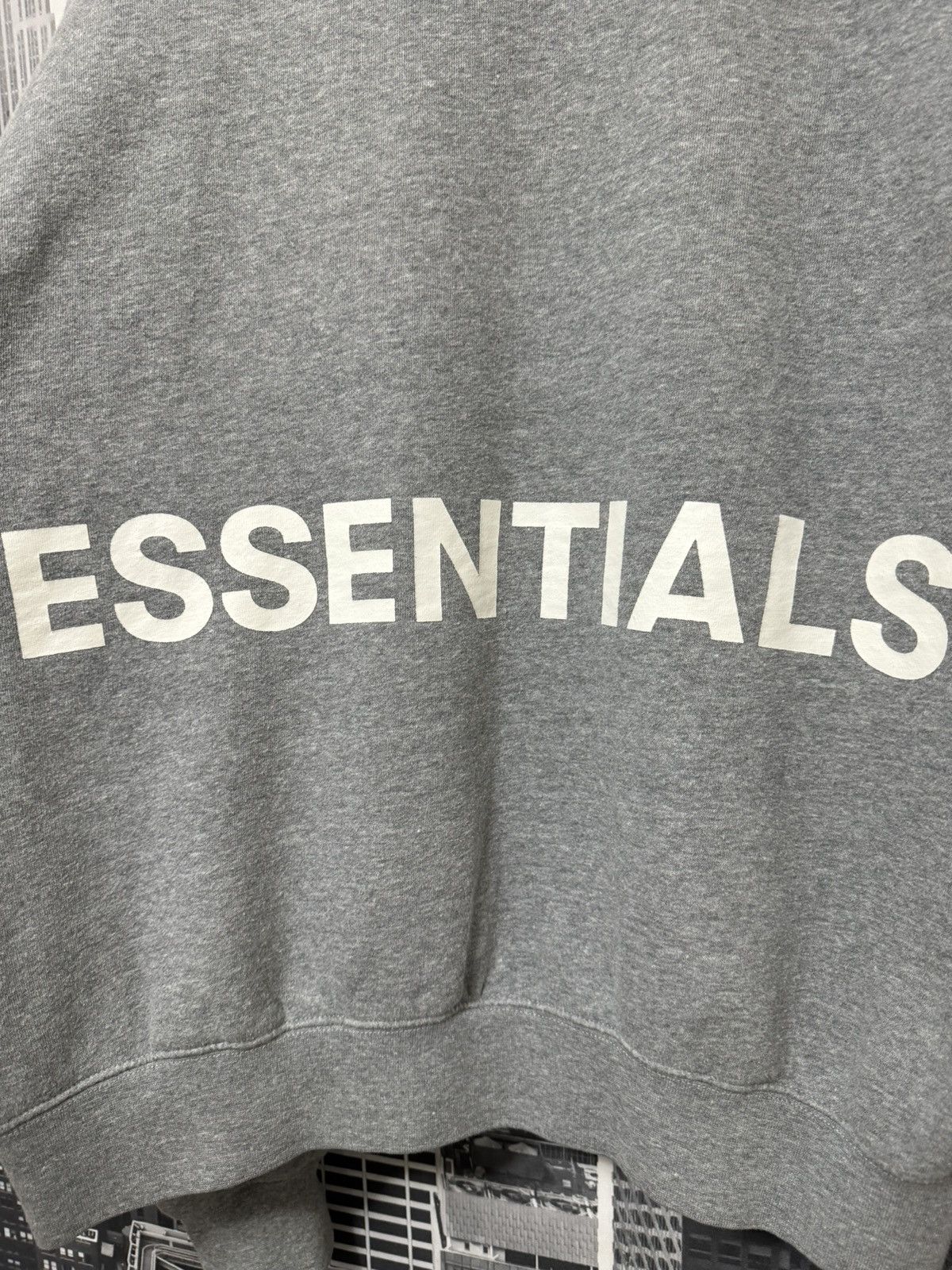 Fear of God OG Fear of God Essentials Graphic Crewneck Grey SZ Small🔥 Size US S / EU 44-46 / 1 - 2 Thumbnail