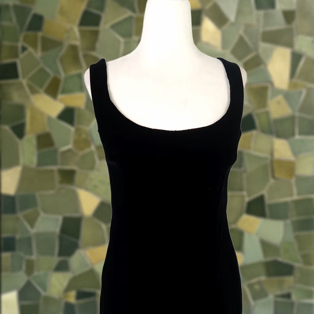 Vintage VINTAGE Victor Costa Black Velvet Kne e Length Sheath Cocktail Dress 6 Womens Sleeveless Zip Back 90s 80s Party Formal Size M / US 6-8 / IT 42-44 - 1 Thumbnail