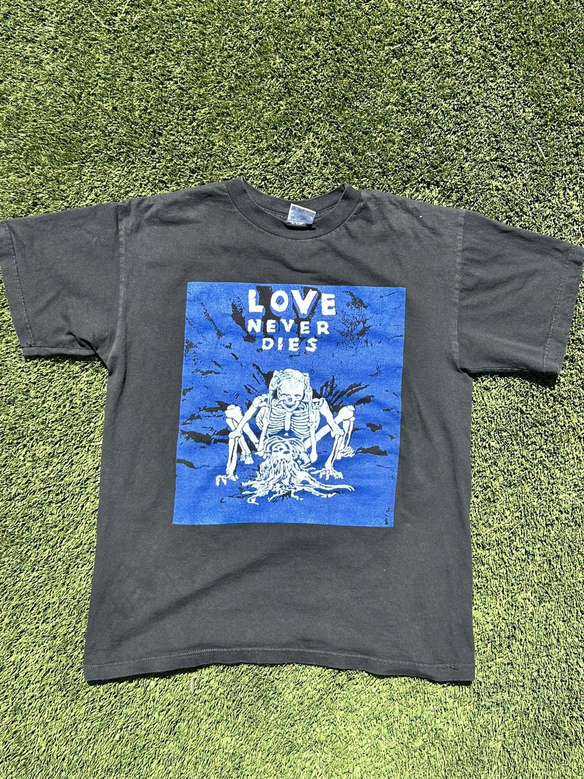 FASHON VICTIM LOVE NEVER DIES Tシャツ　90s Vintage 90s Fashion Victim Love Never Dies T Shirt Size XL
