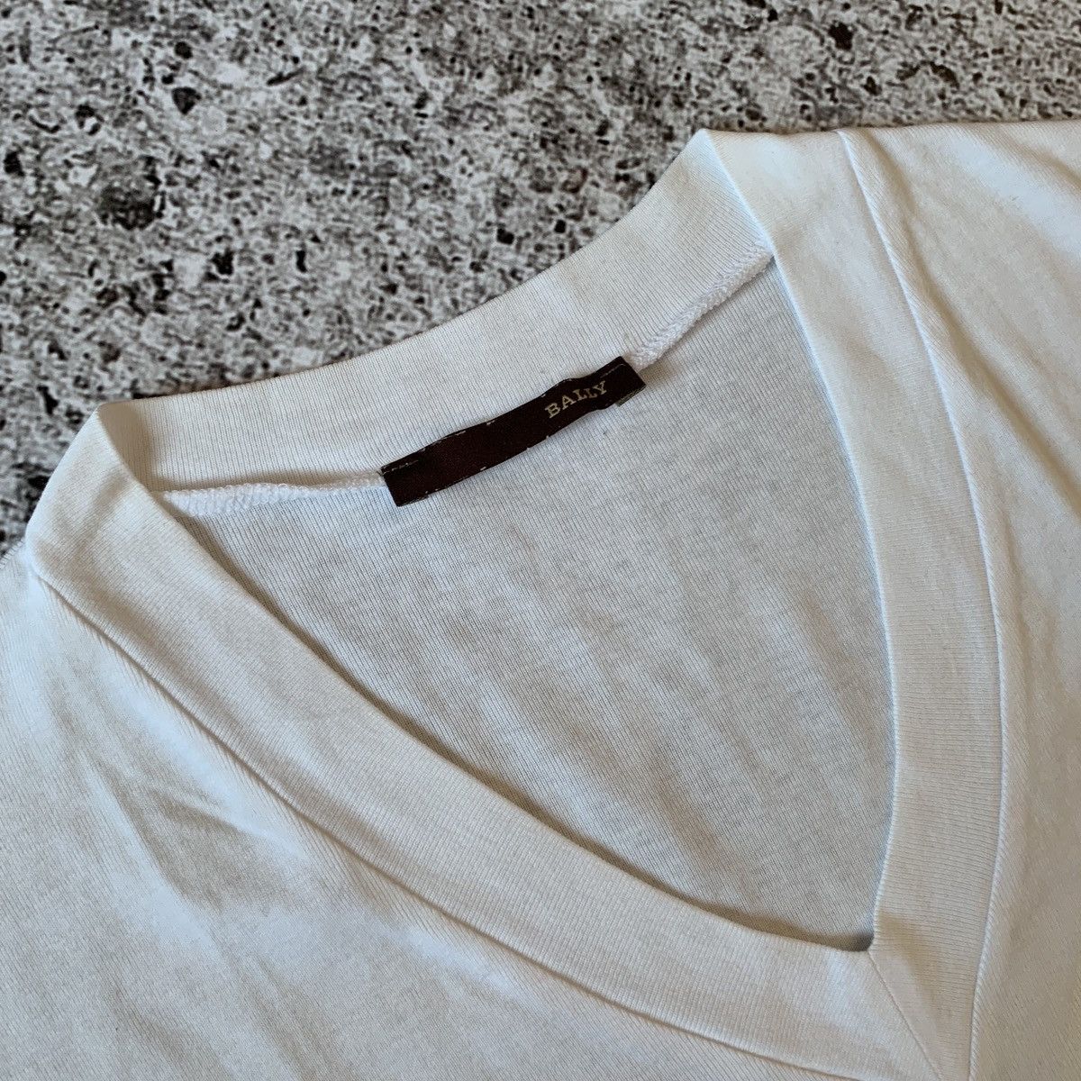 Bally Bally t-shirt tee v-neck Size US M / EU 48-50 / 2 - 4 Thumbnail