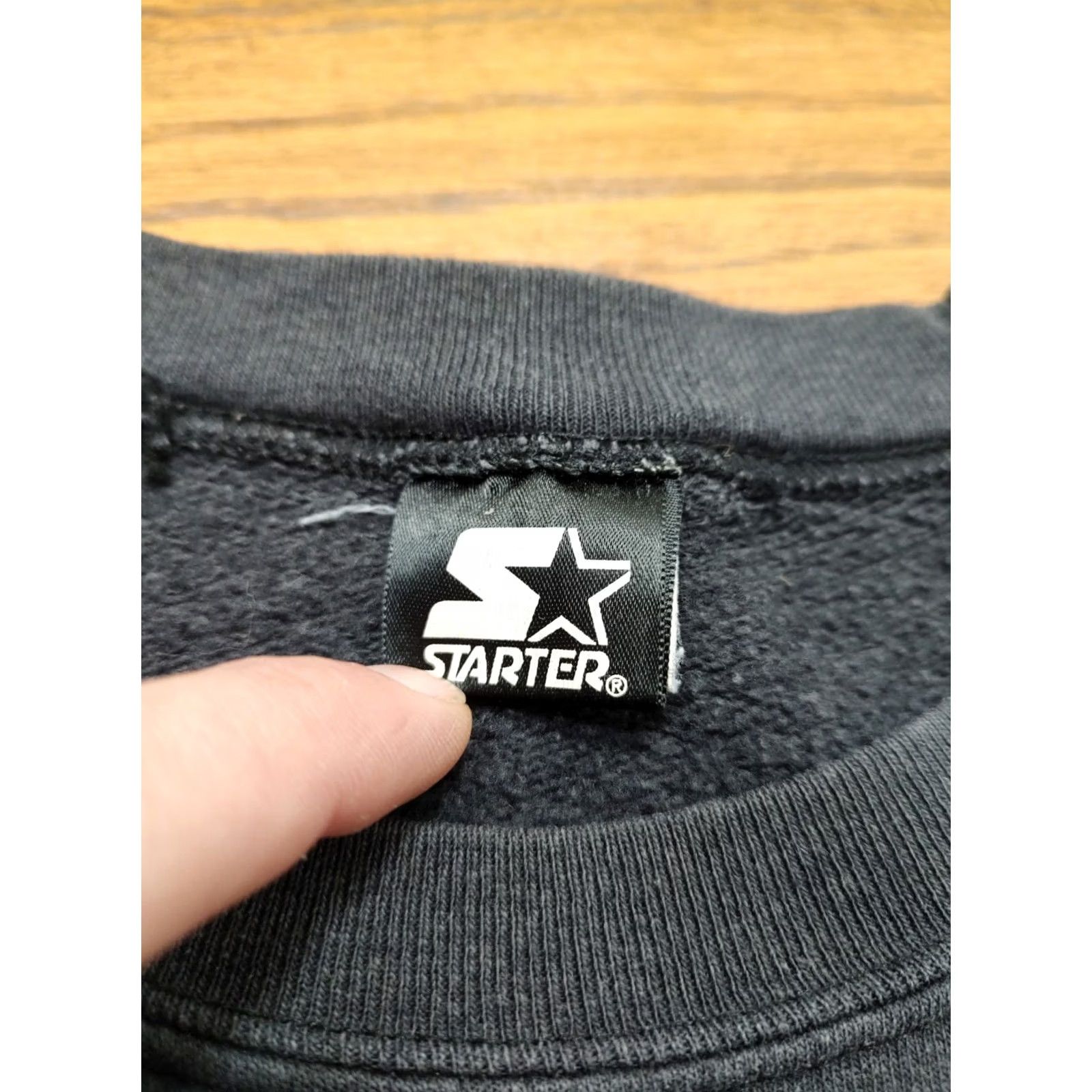 Starter VINTAGE Starter Sweatshirt Mens L Crewneck Distressed Black 90s Grunge School University Logo Embroidered Heavyweight Size US L / EU 52-54 / 3 - 5 Thumbnail
