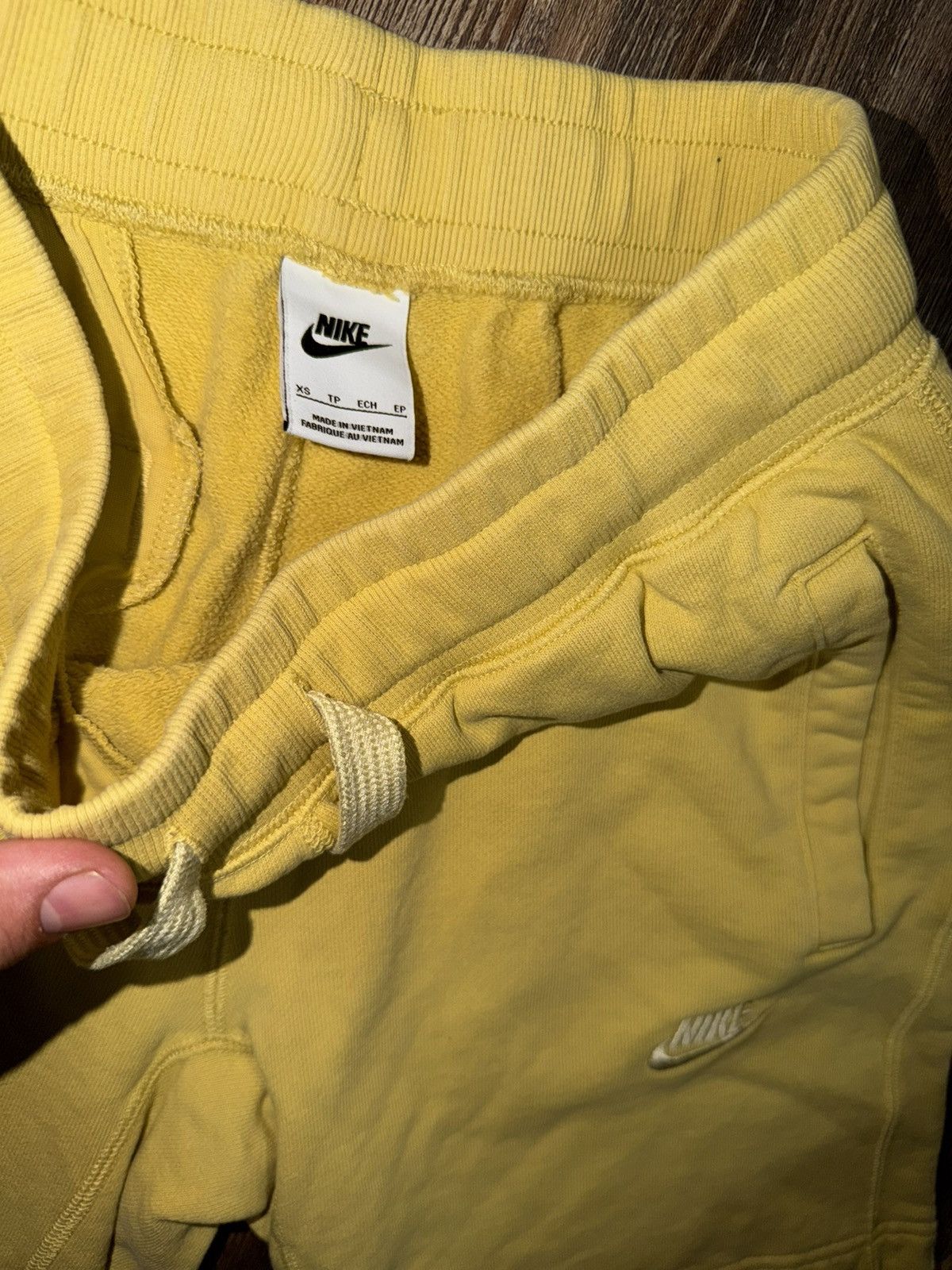 Nike Nike Sportswear French Terry Club Fleece Shorts XS Yellow Size US 28 / EU 44 - 4 Thumbnail