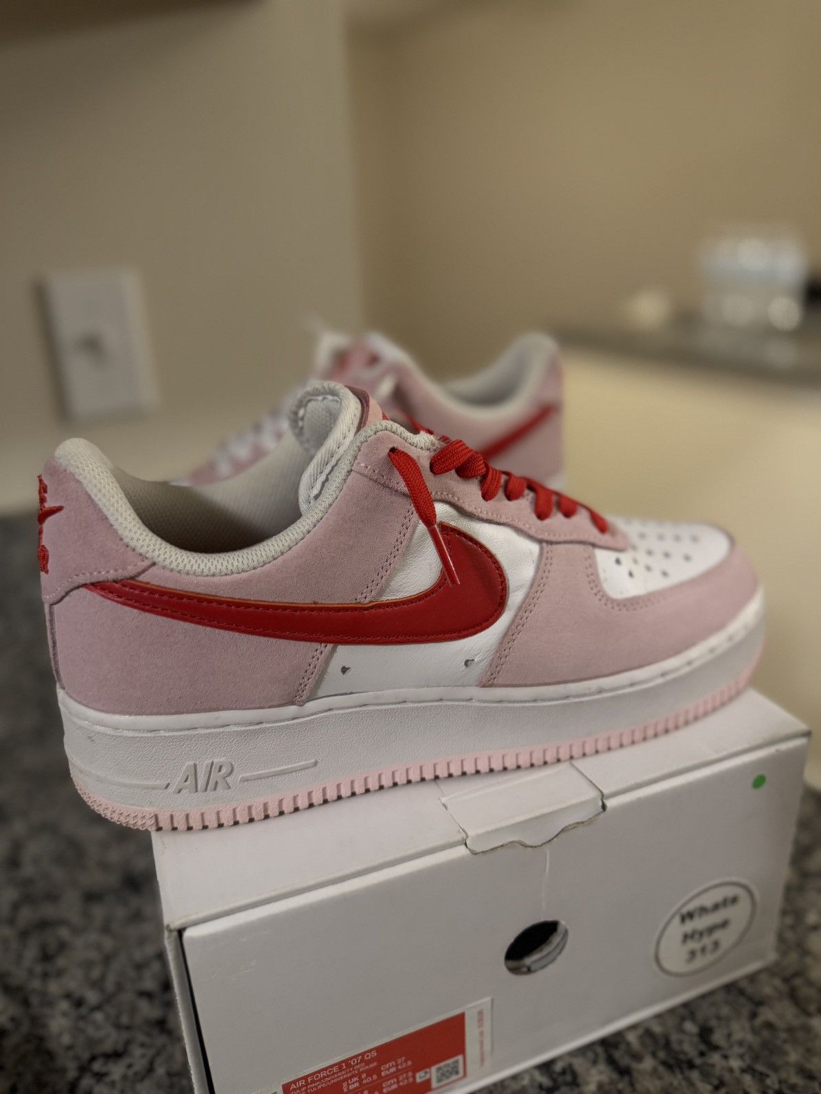 Nike Nike Valentines Day Air Force 1 Pink Size 9 W/ BOX Size US 9 / EU 42 - 2 Thumbnail