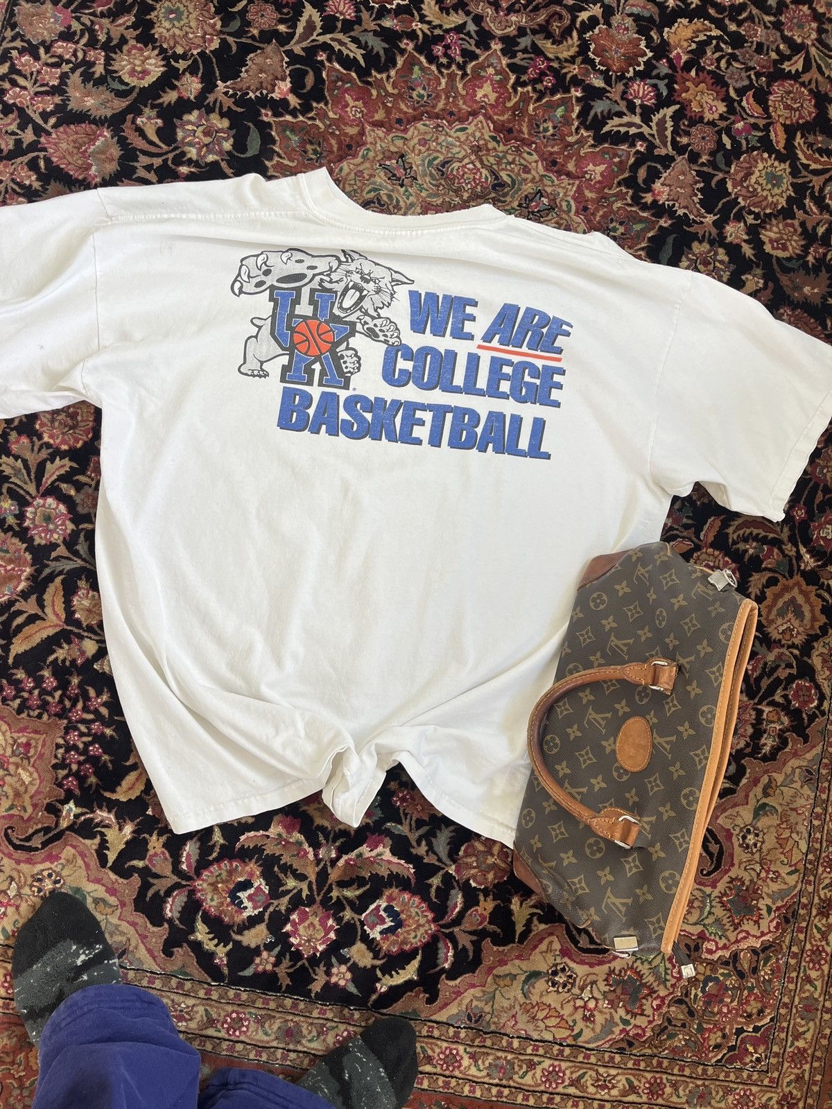 Vintage Vintage 90s Kentucky Wildcats Basketball T-shirt Size US L / EU 52-54 / 3 - 1 Thumbnail