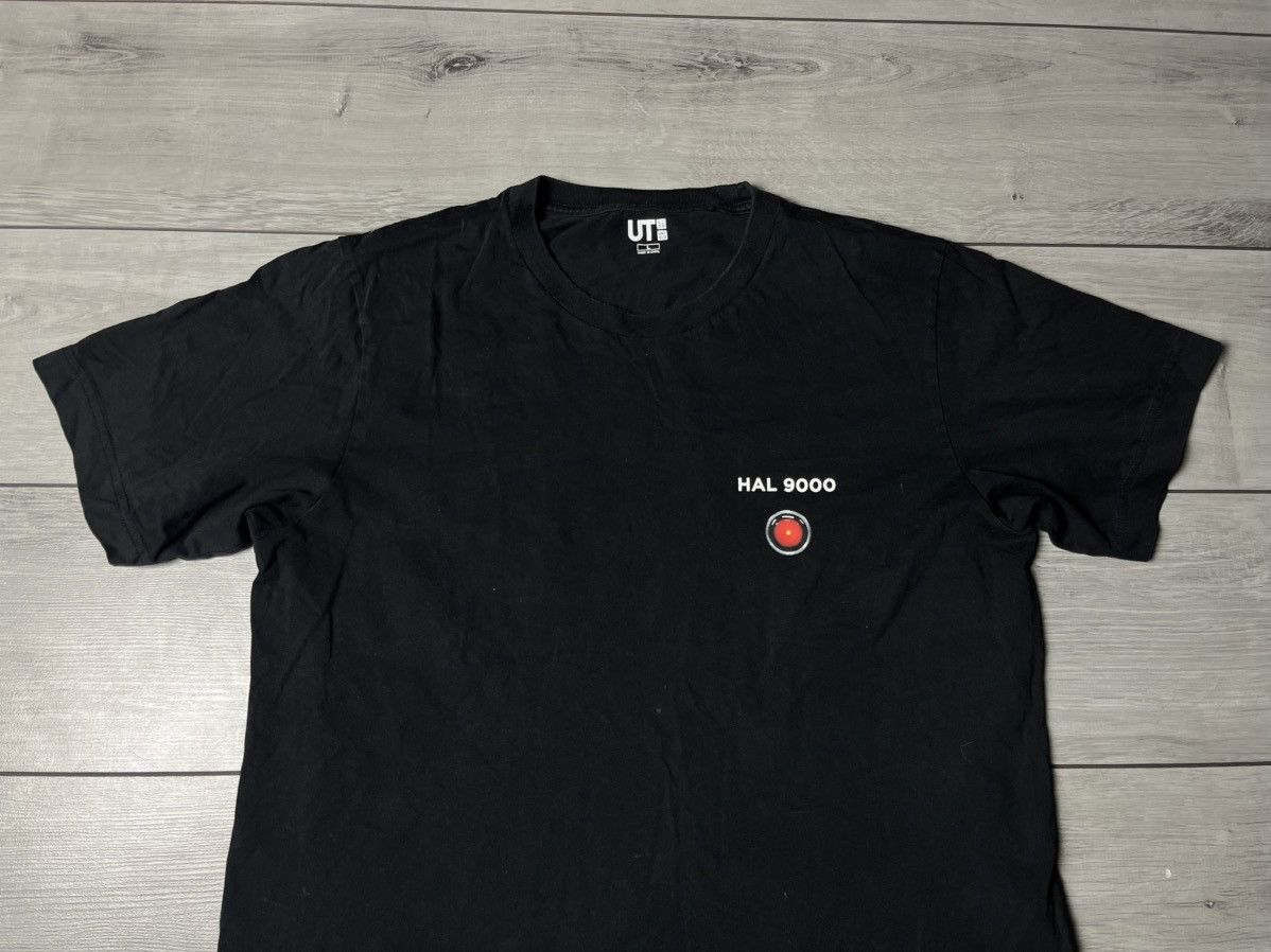 Uniqlo Uniqlo Hal 9000 a space odyssey 2001 Tshirt Size US L / EU 52-54 / 3 - 3 Thumbnail