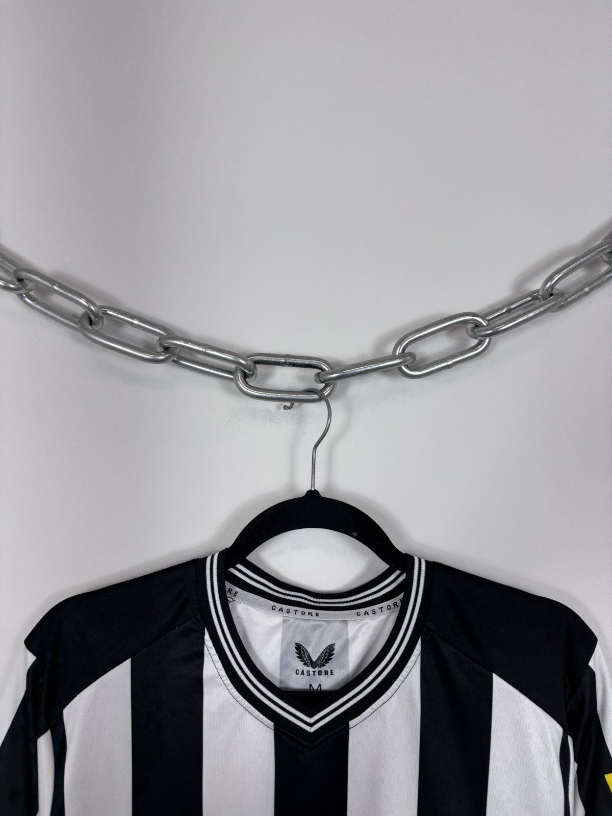 Castore Newcastle United 2023/2024 Home Isak #14 Soccer Jersey Size US M / EU 48-50 / 2 - 4 Thumbnail