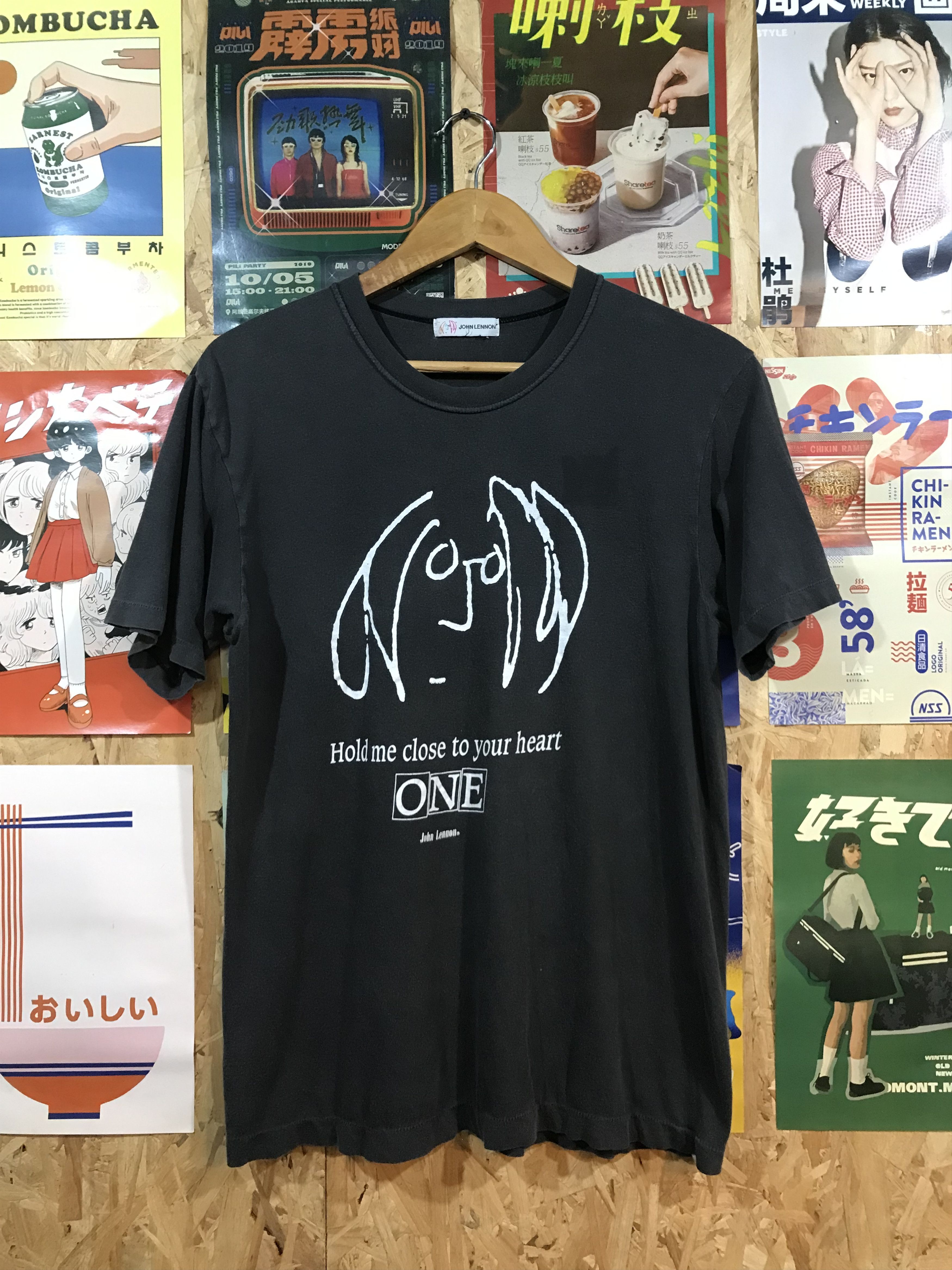 Other VINTAGE JOHN LENNON HOLD ME CLOSE TO YOUR HEART ONE TEE Size US S / EU 44-46 / 1 - 1 Thumbnail