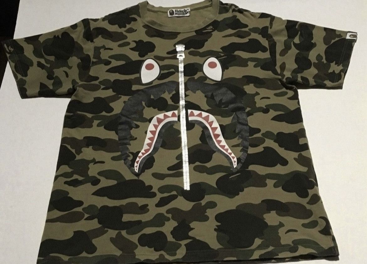 Bape 1st Camo Shark Tee Size US M / EU 48-50 / 2 - 1 Thumbnail