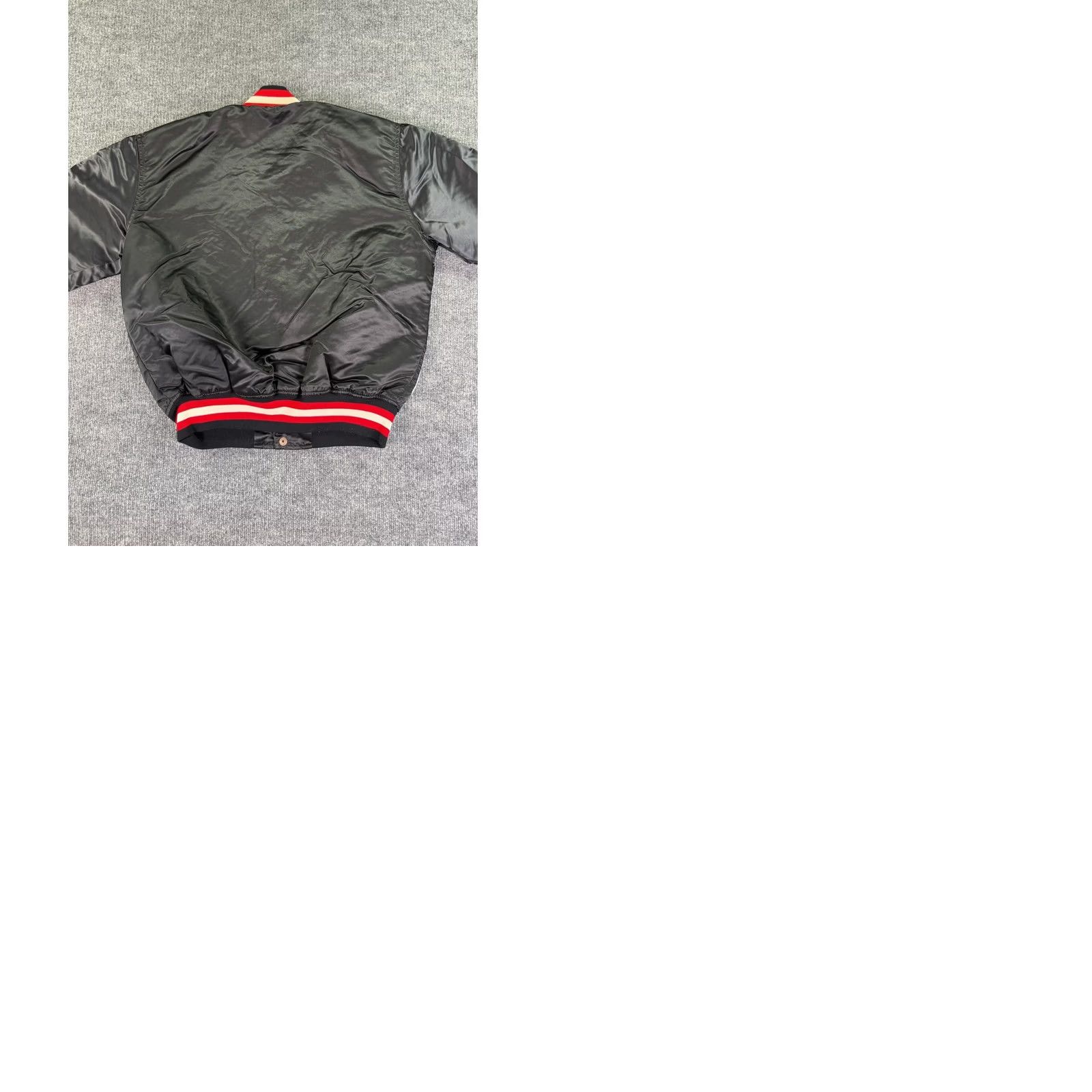 Starter VINTAGE Starter Chicago Bulls Satin Bomber Jacket Mens L Black 90s Varsity Jacket Size US L / EU 52-54 / 3 - 9 Thumbnail