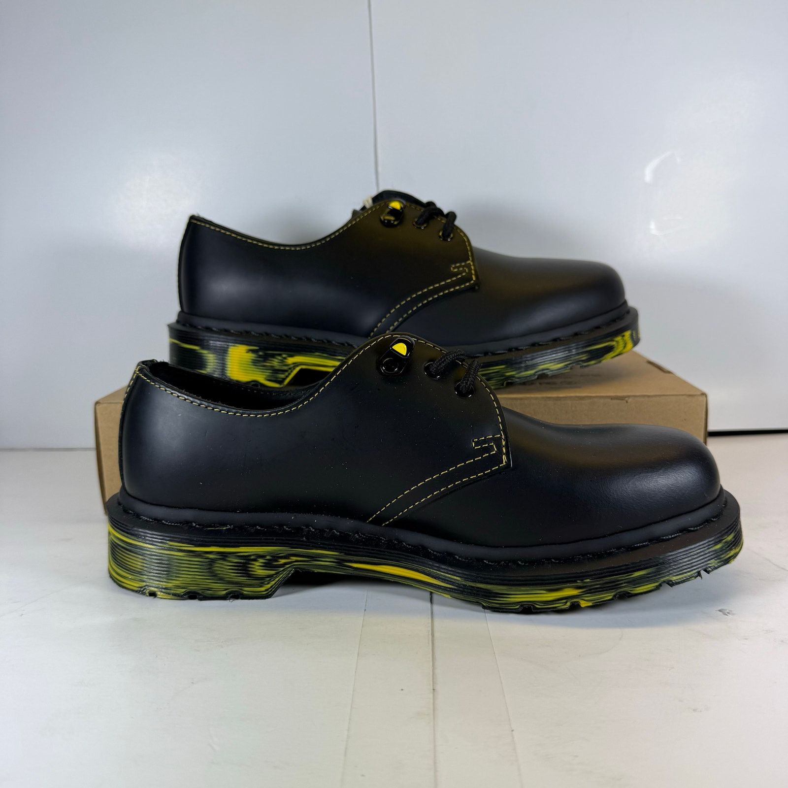 Dr. Martens Dr Martens AirWair Low Bottoms Black/Yellow Size 7 Men Size US 7 / EU 40 - 2 Thumbnail