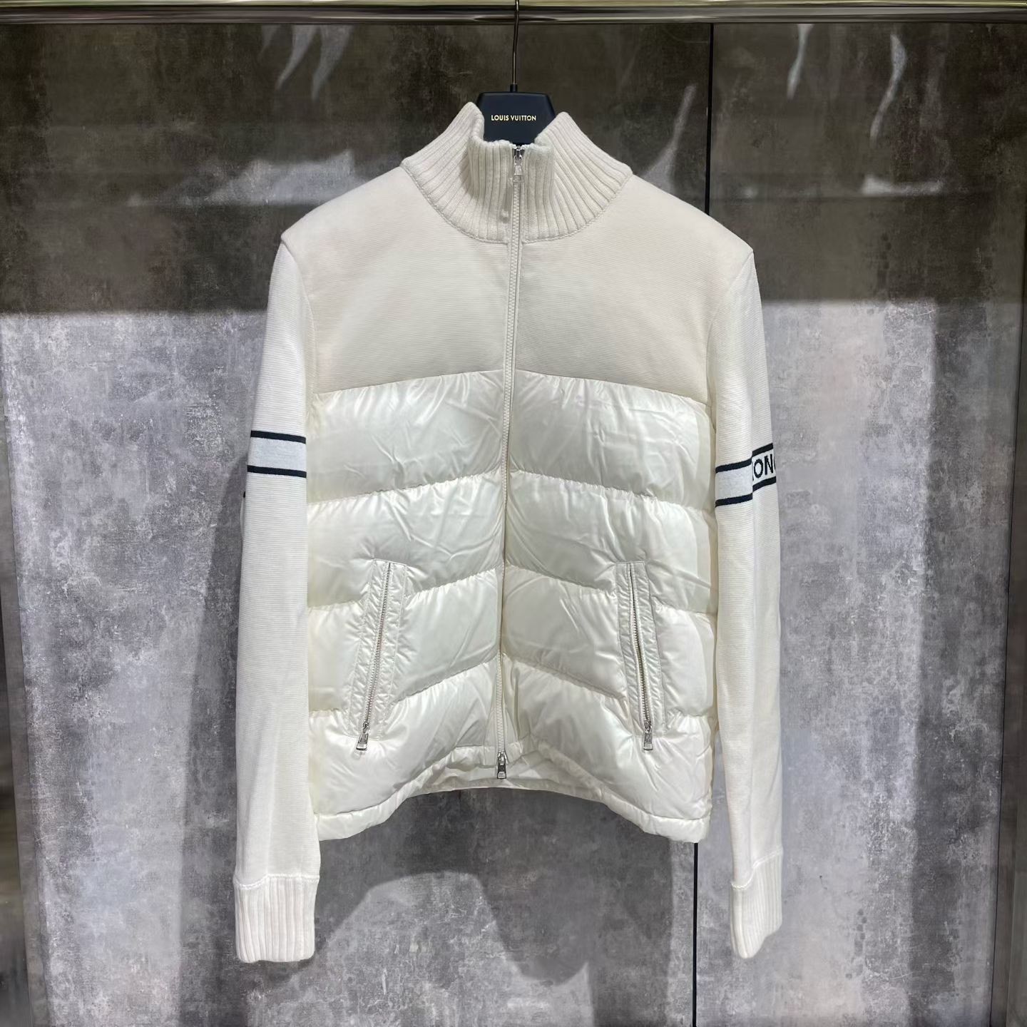 Moncler Moncler Down White Down Jacket L Women Size L / US 10 / IT 46 - 1 Thumbnail
