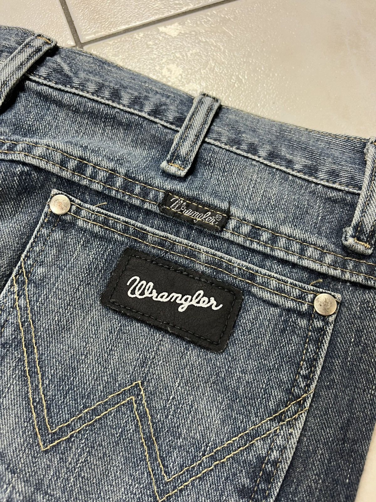 Vintage × Wrangler Vintage Wrangler cowboy cut distressed washed denim jeans Size US 33 - 16 Thumbnail