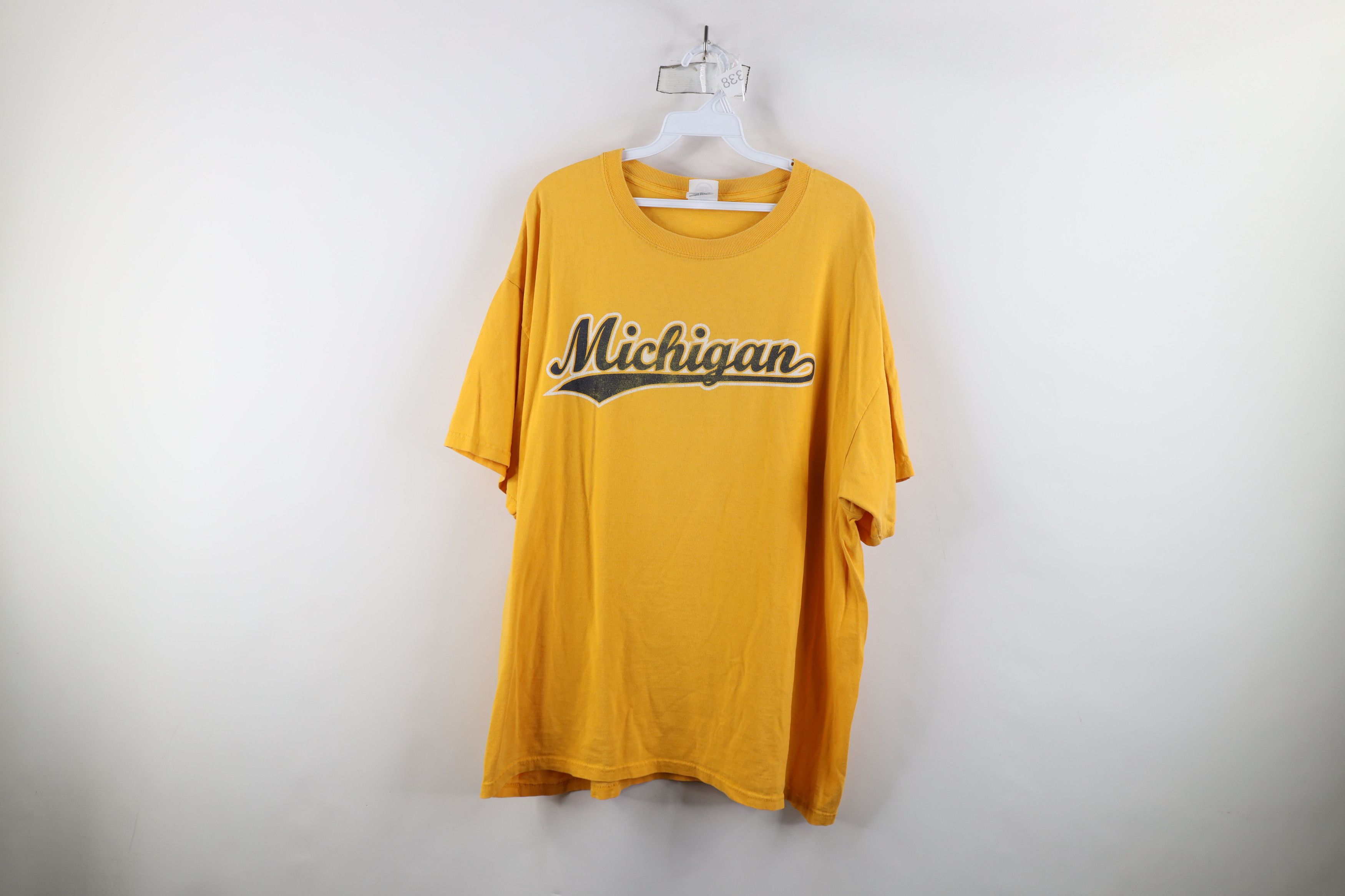 Vintage Vintage 90s Spell Out Script University of Michigan T-Shirt Size US XL / EU 56 / 4 - 1 Thumbnail