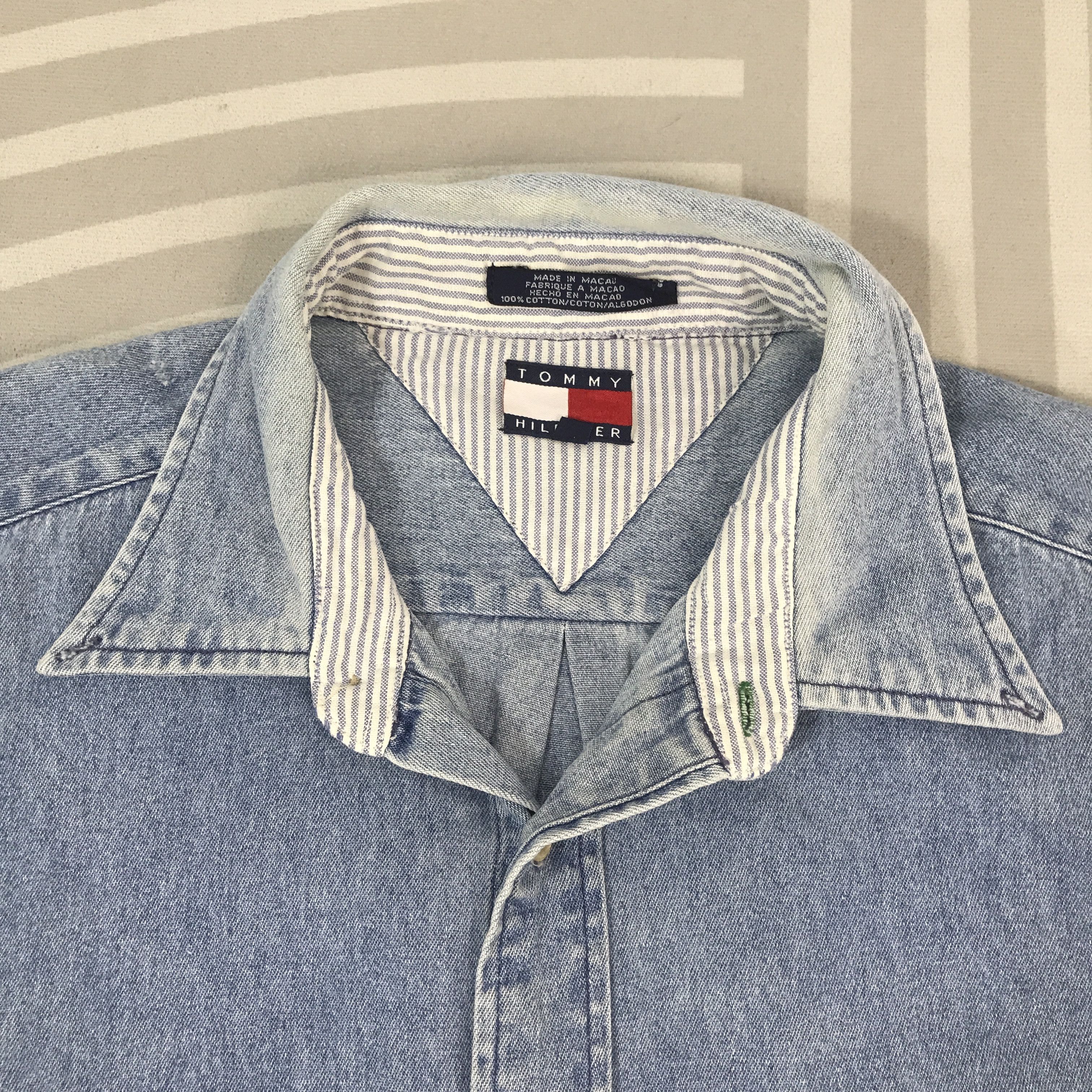 Tommy Hilfiger Vintage Tommy Hilfiger denim button up shirt K44B58 Size US L / EU 52-54 / 3 - 8 Thumbnail
