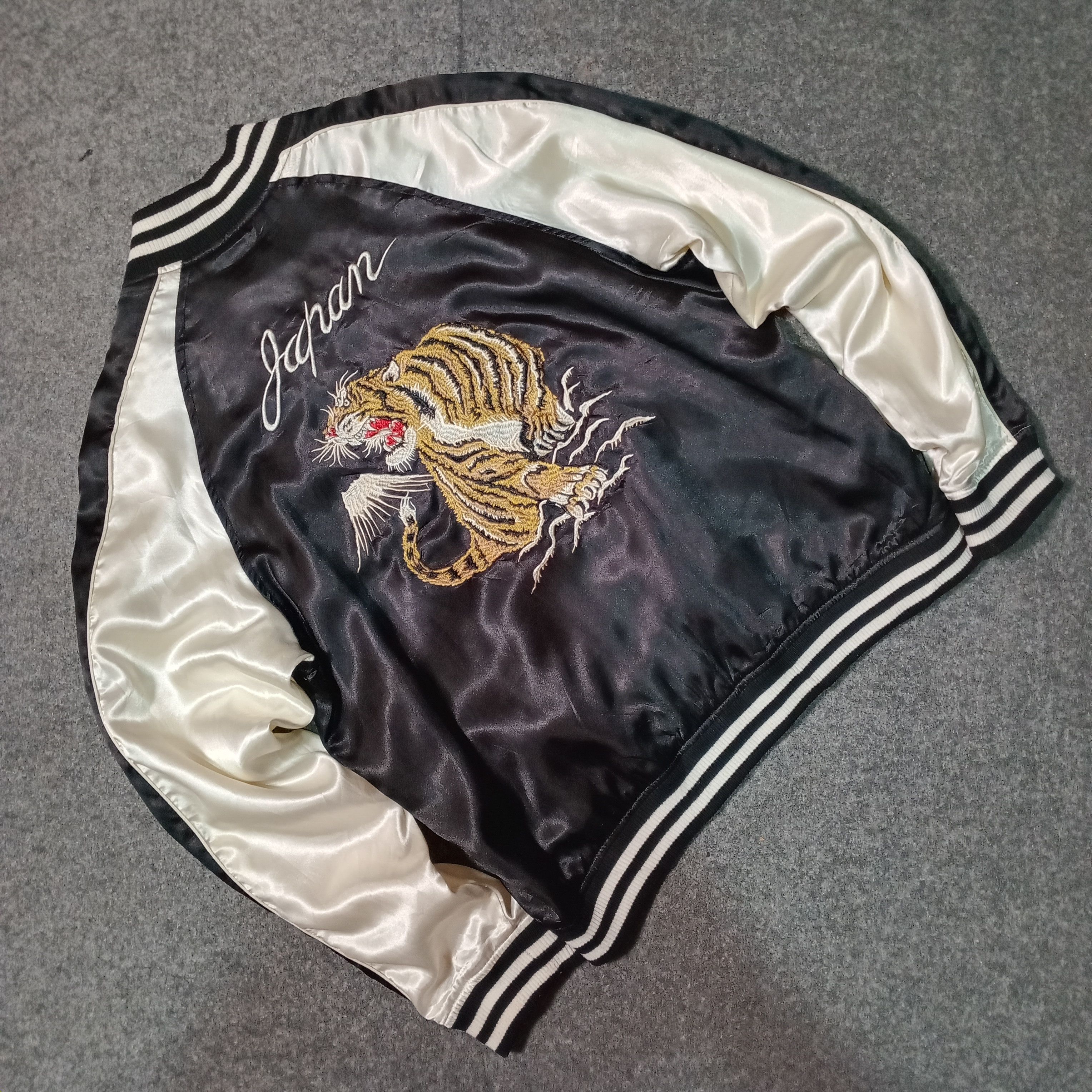 SUKAJAN JAPANESSE EMBROIDERY ROARING TIGER JACKET