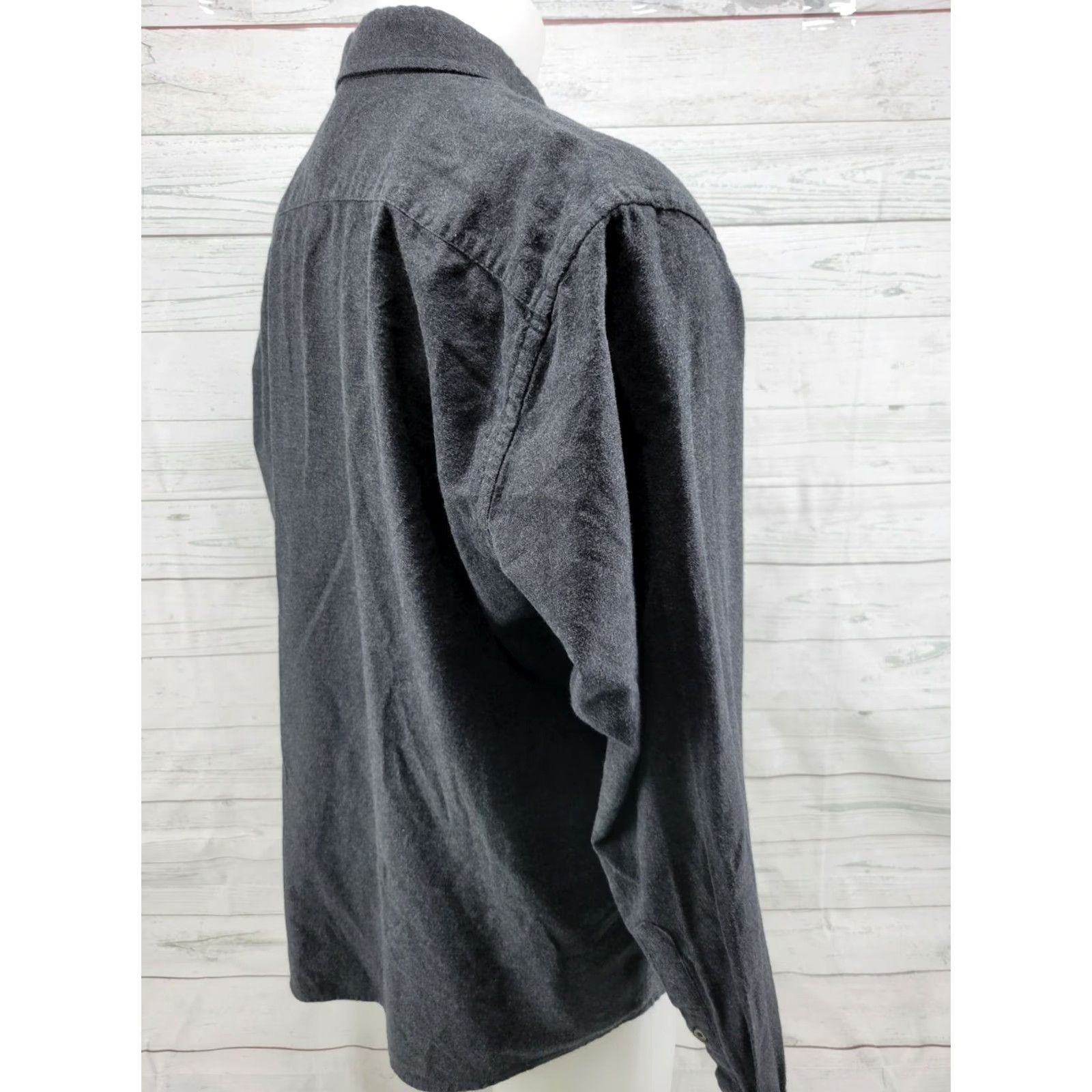UNTUCKit UNTUCKit Long Sleeve Button Up Shirt Gray Charcoal Cotton Men’s XXL Regular Size Shirt Button-Up Casual Vintage No N/A Size US XXL / EU 58 / 5 - 5 Thumbnail
