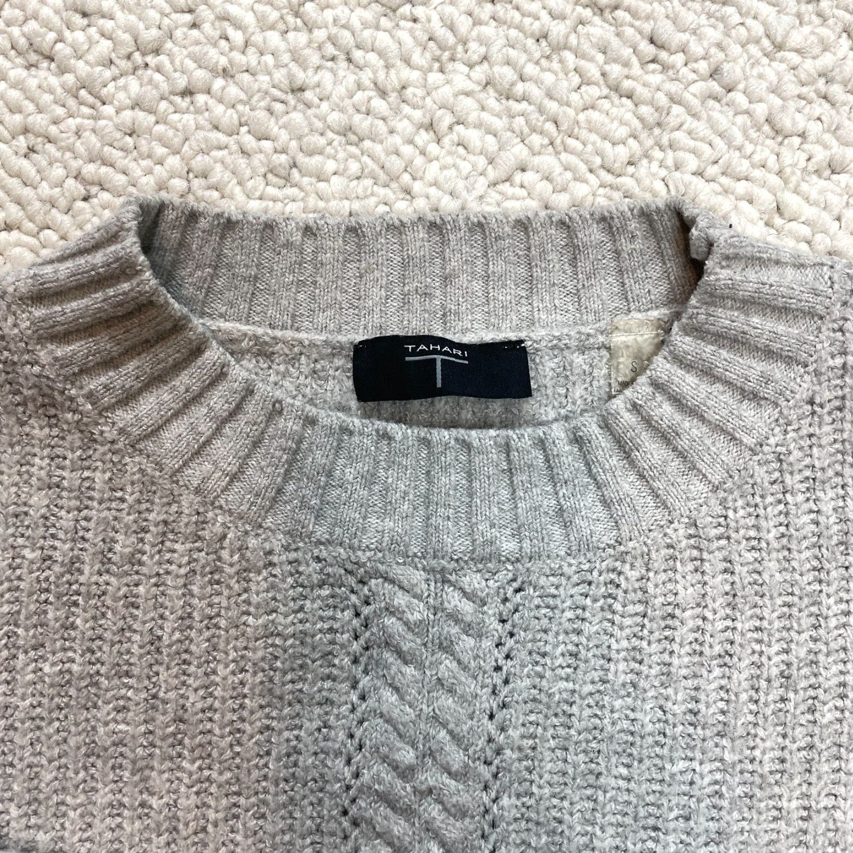 Vintage T Tahari Sweater Womens Small Gray Crew Knit Soft Pullover Solid Sweatshirt Size S / US 4 / IT 40 - 2 Thumbnail