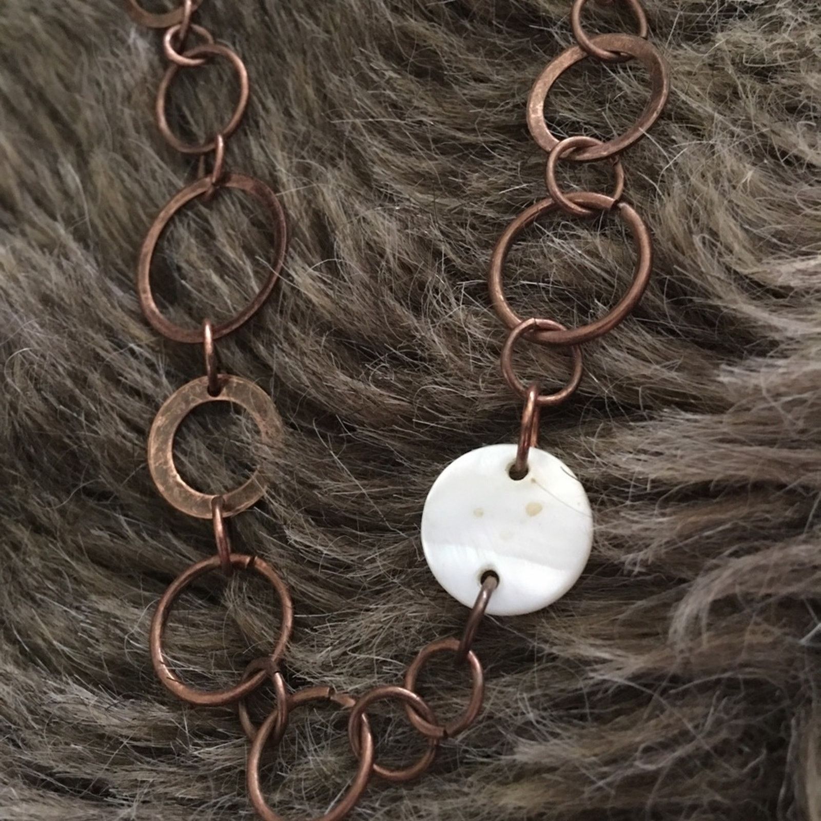 Vintage Vintage copper tone links mother of pearl necklace Size ONE SIZE - 6 Thumbnail