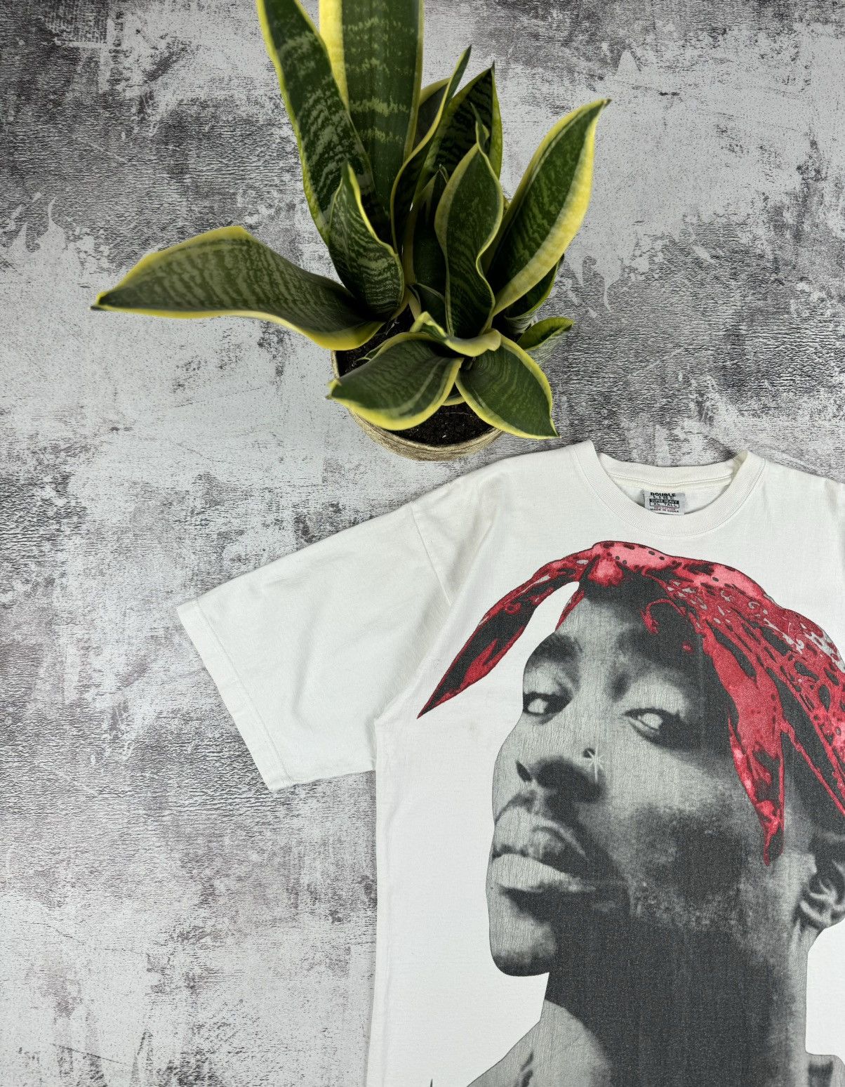 Band Tees 2Pac Shakur Thug Life Big Logo RARE Hip Hop USA T Shirt Size US XL / EU 56 / 4 - 4 Thumbnail