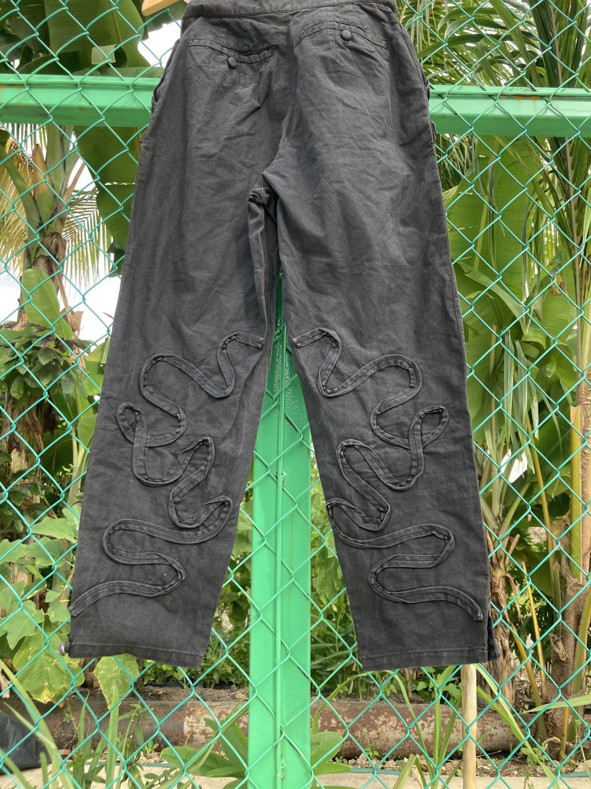 Issey Miyake 80's Issey Miyake Black Appliqué Avant-Garde Pants Size 25" / US 0 / IT 36 - 11 Thumbnail