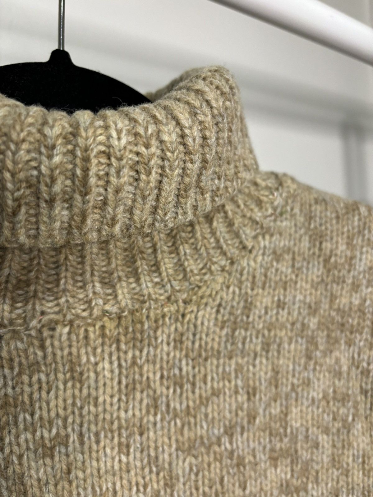 DKNY × Vintage Vintage 1990s Chunky Beige Knit Turtleneck Sweater Size US M / EU 48-50 / 2 - 4 Thumbnail
