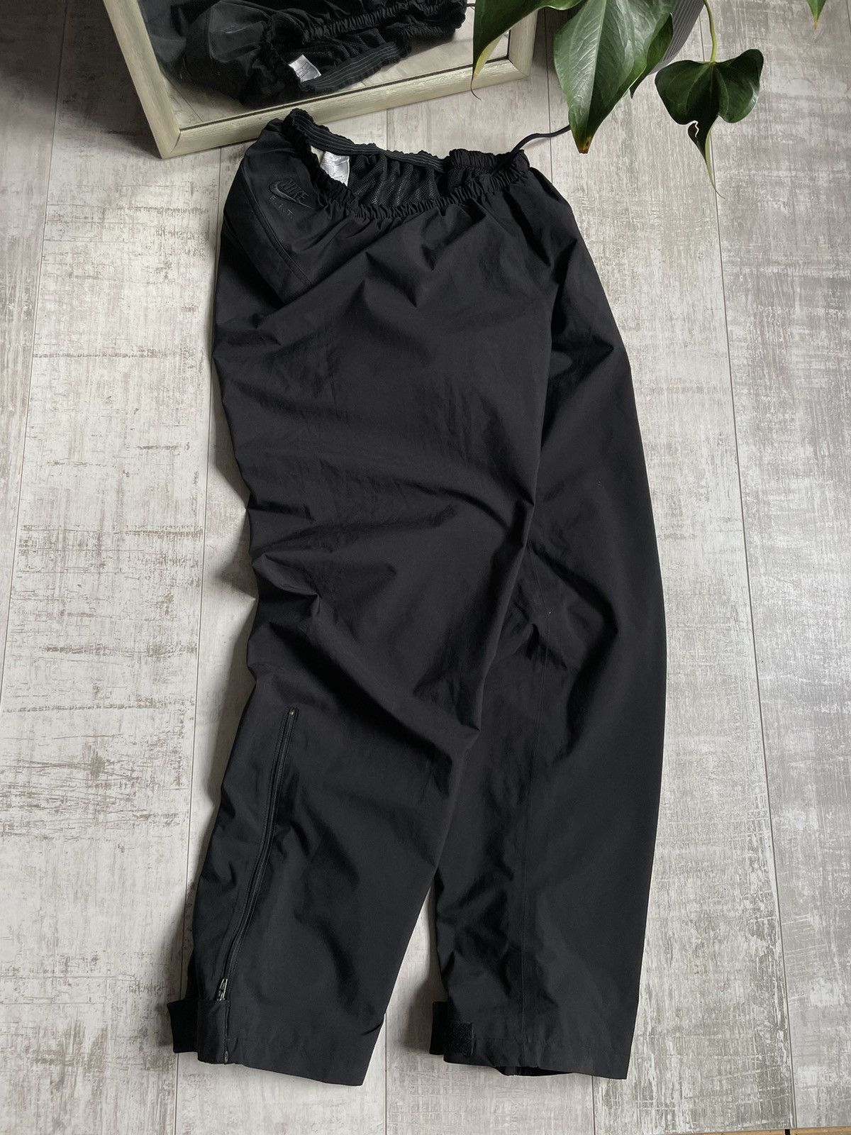 Nike ACG Vintage Nike ACG F.I.T 00’s Nylon Sweatpants Y2K Drill RARE Size US 33 - 1 Thumbnail