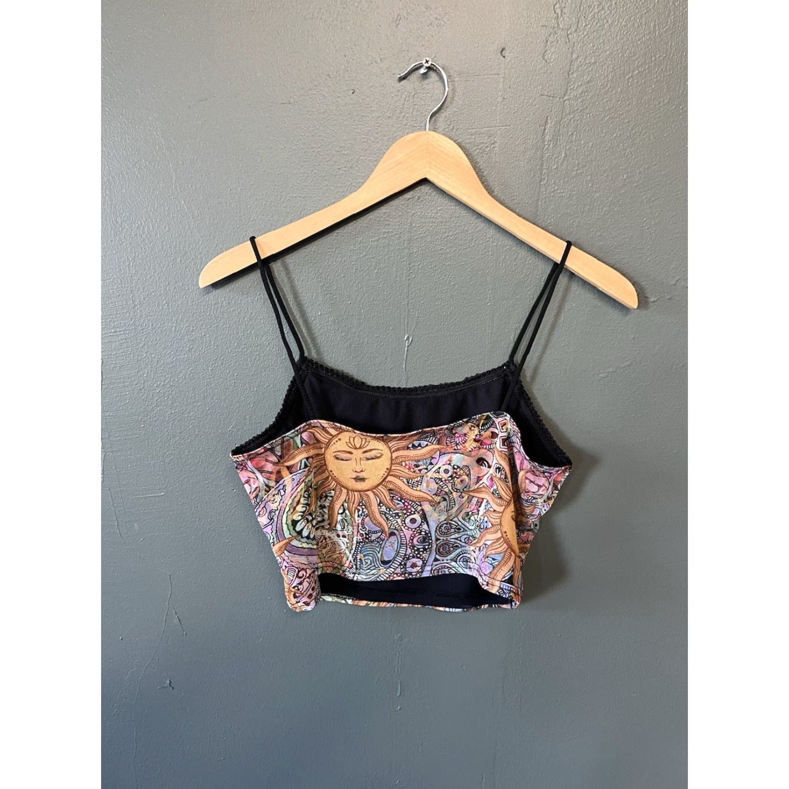 Urban Outfitters VINTAGE Urban Outfitters Womens Cropped Tank Top Sun Graphic Rave Festival Size Small Size S / US 4 / IT 40 - 2 Thumbnail