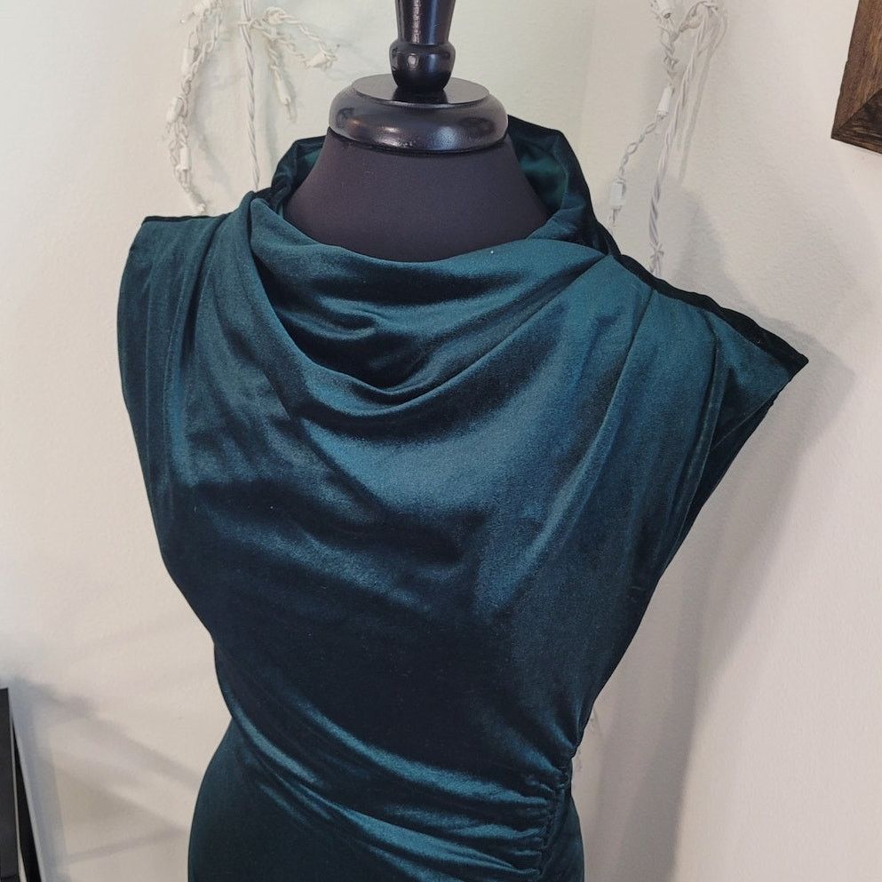 NWOT Robbie Bee Emerald Velvet Cowl Maxi Dress L