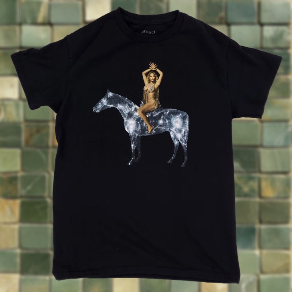 Vintage Beyonce T-Shirt Renaissance Pose Horse Black Unisex Adults Small Mens Womens S Size S / US 4 / IT 40 - 1 Thumbnail