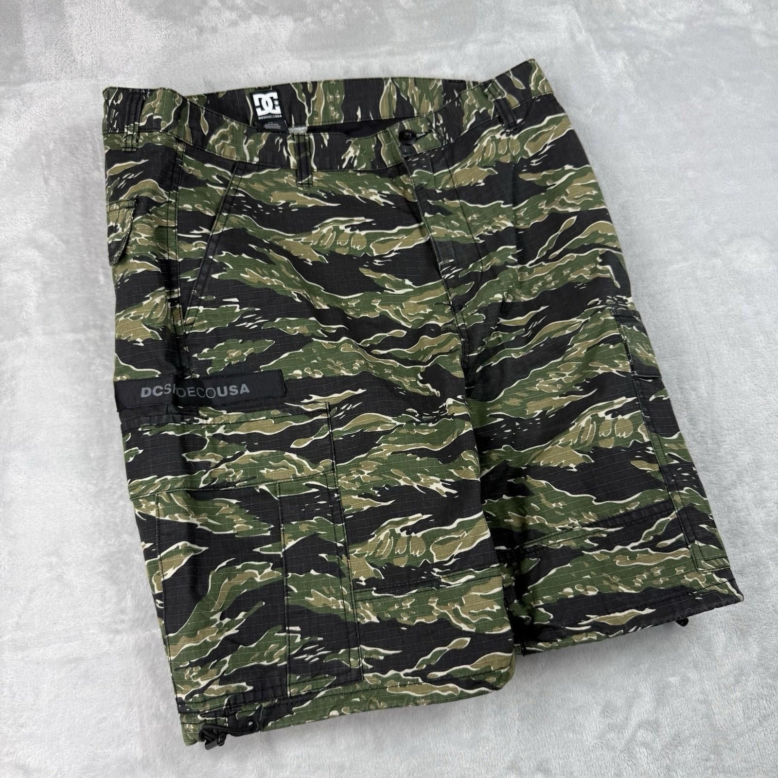 Other Y2K DC Shoes Camo Cargo Shorts Mens 34 Skate Streetwear Size US 34 / EU 50 - 2 Thumbnail