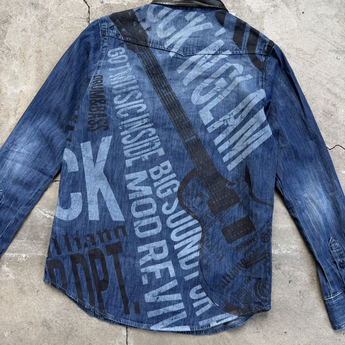 John Galliano John Galliano Button Up Denim Shirt Size M / US 6-8 / IT 42-44 - 6 Thumbnail