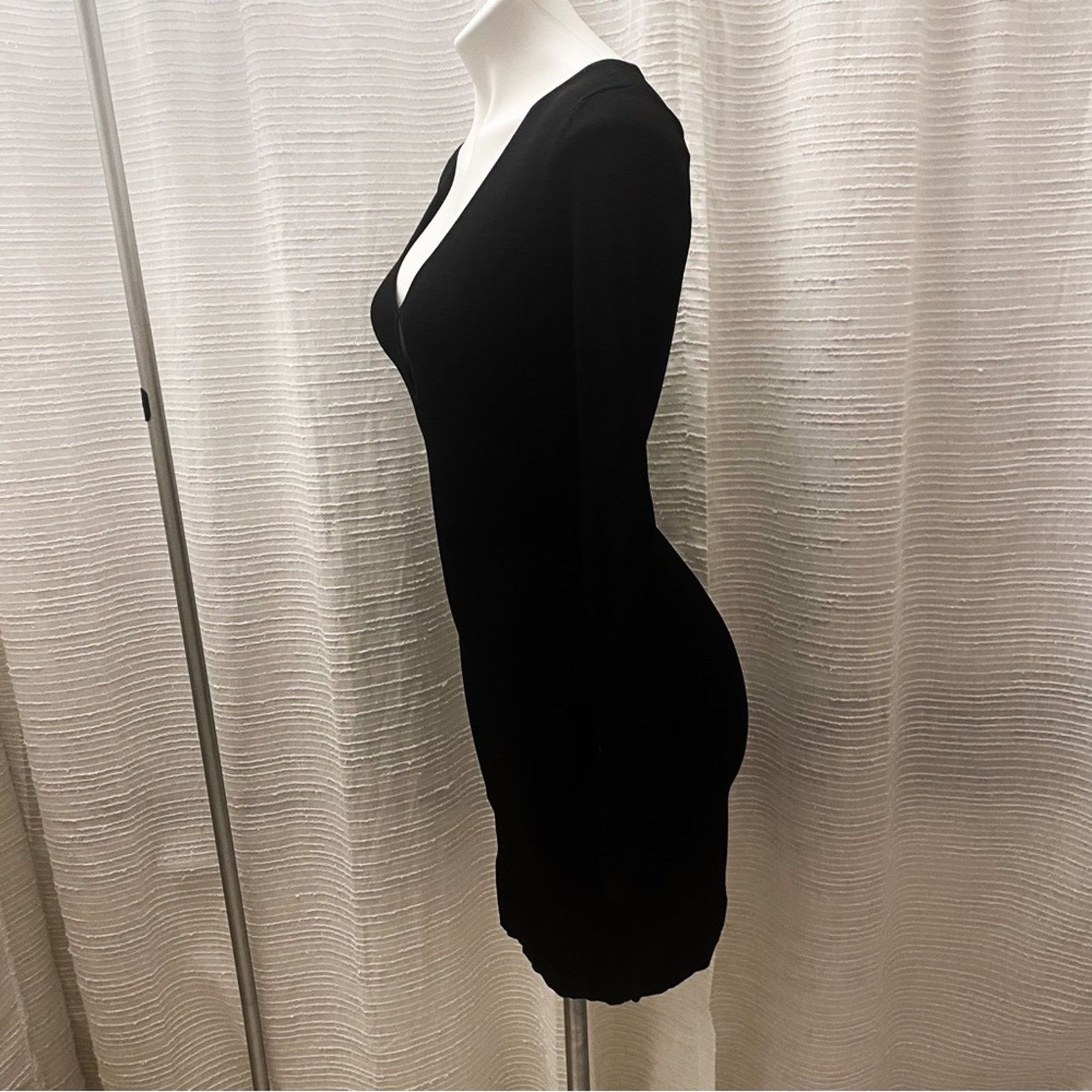 Aritzia Wilfred Artizia Dress sz XS Little Black Dress Long Sleeves Size XS / US 0-2 / IT 36-38 - 7 Thumbnail