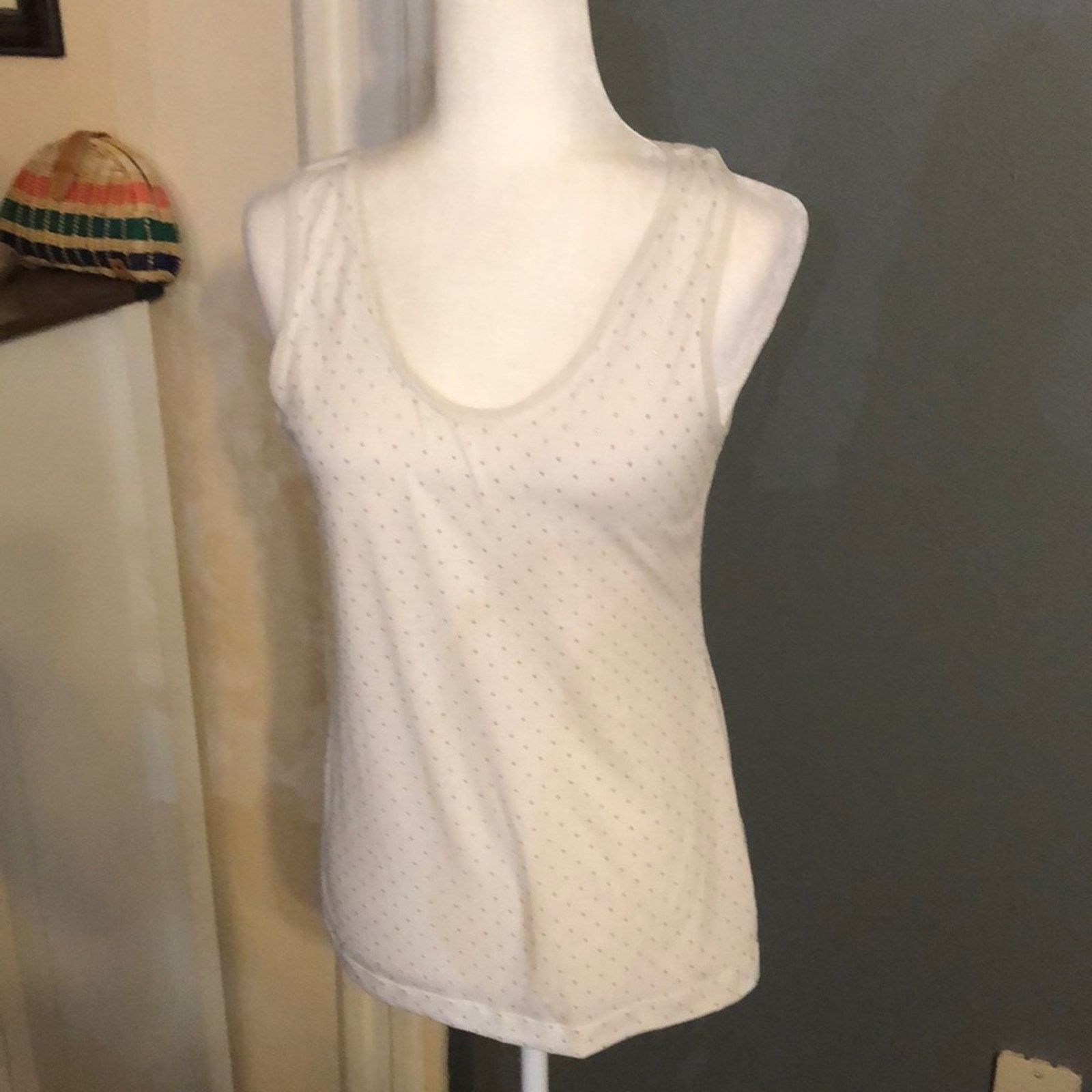 Banana Republic Banana Republic • White and Gold Polka Dotted Tank • Size S Size S / US 4 / IT 40 - 2 Thumbnail
