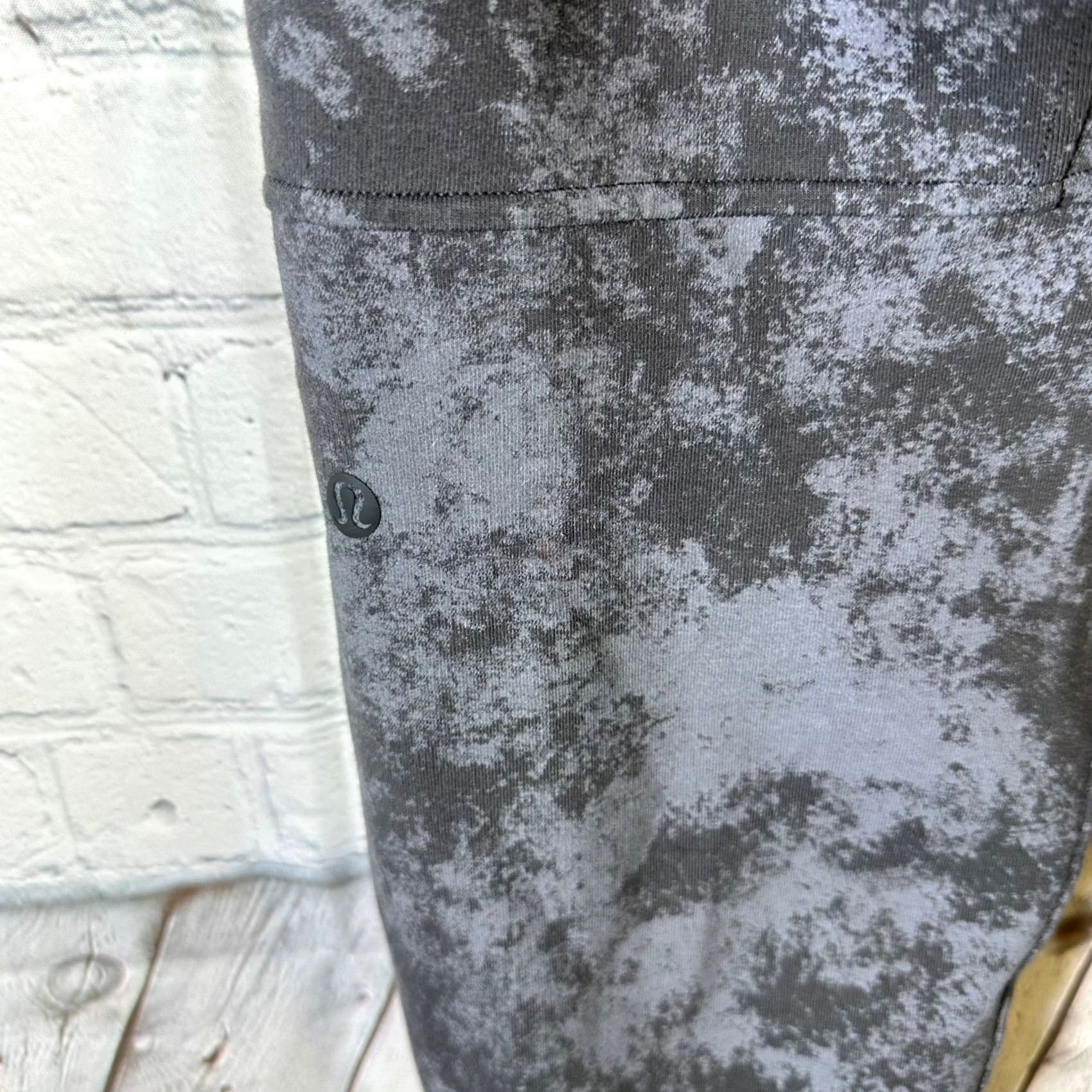 Lululemon Lululemon City Sweat Jogger Grey Black Acid Wash Fleece Pants Mens M Camouflage Zip Pockets Mock Drawstring Waist Athletic Fit Athletic Mens Shoes? Size US 31 - 7 Thumbnail