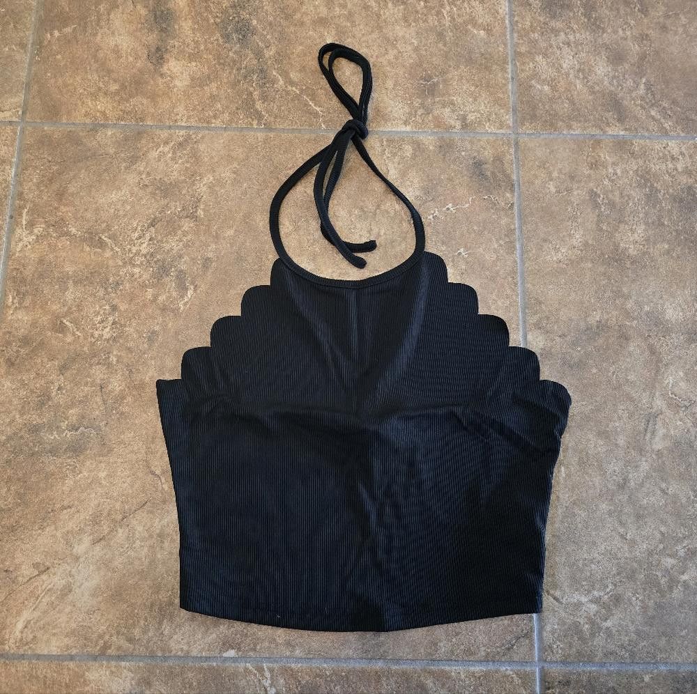 Shein Black Shell Trim SHEIN Cropped Halter Size M / US 6-8 / IT 42-44 - 1 Thumbnail