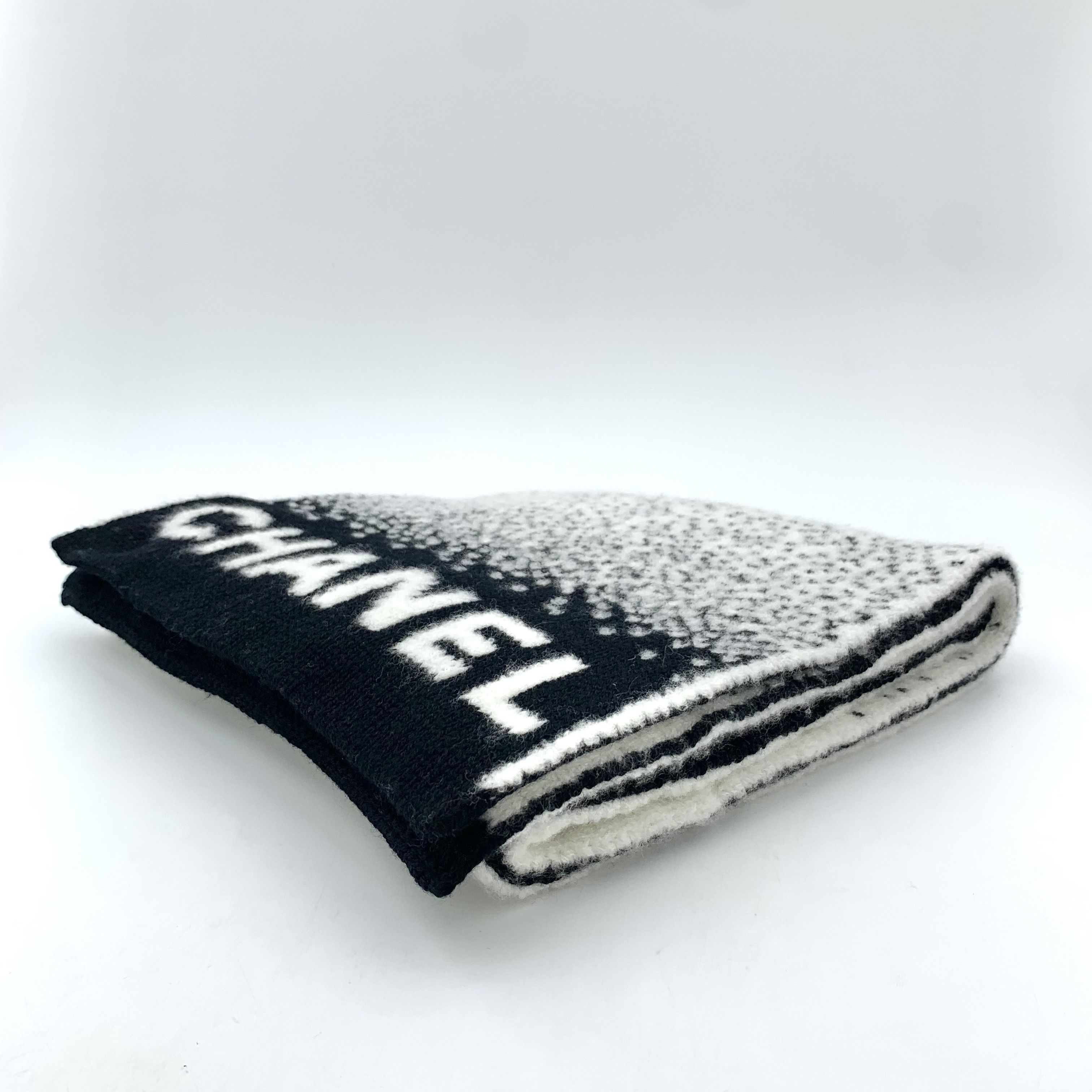 Chanel Chanel Logo Intarsia Cashmere Scarf 185.2×30.7cm Size ONE SIZE - 2 Thumbnail