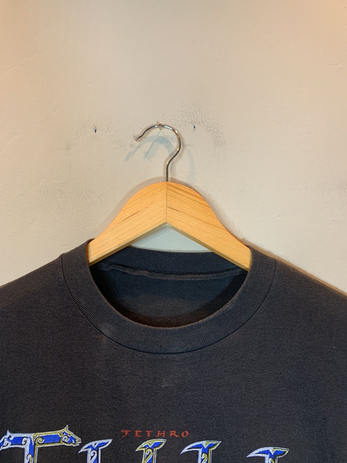 Band Tees × Vintage *RARE* Vintage 80’s Jethro Tull Tour Art Single Stitch Shirt Size US L / EU 52-54 / 3 - 7 Thumbnail