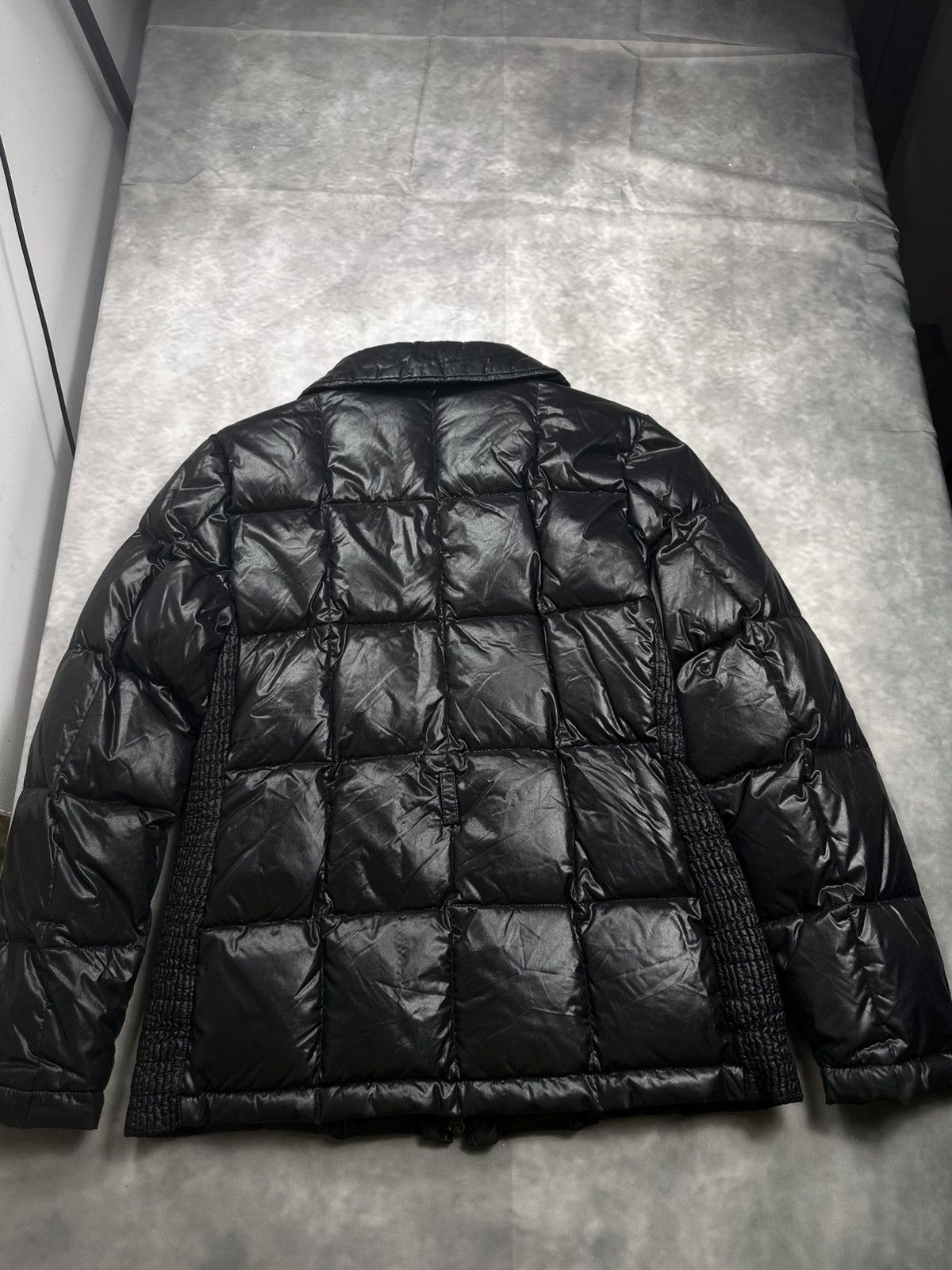 Moncler Vintage Moncler Puffer Jacket down big logo patch luxury Size L / US 10 / IT 46 - 13 Thumbnail