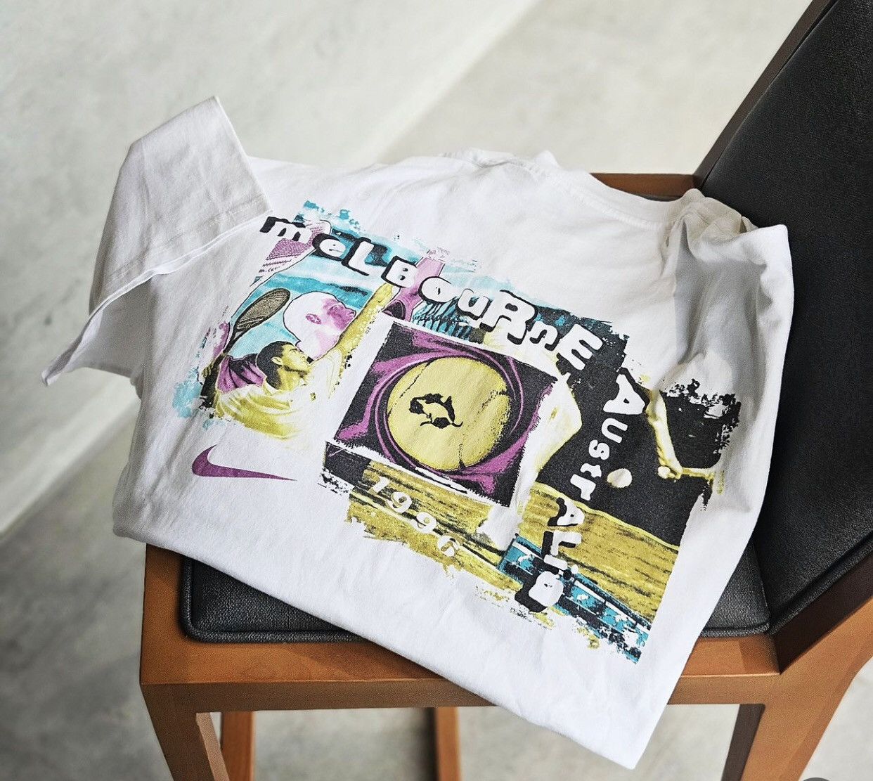 Nike × Vintage ❌Nike Tennis Vintage Tee Melbourne 1996 Size US L / EU 52-54 / 3 - 2 Thumbnail