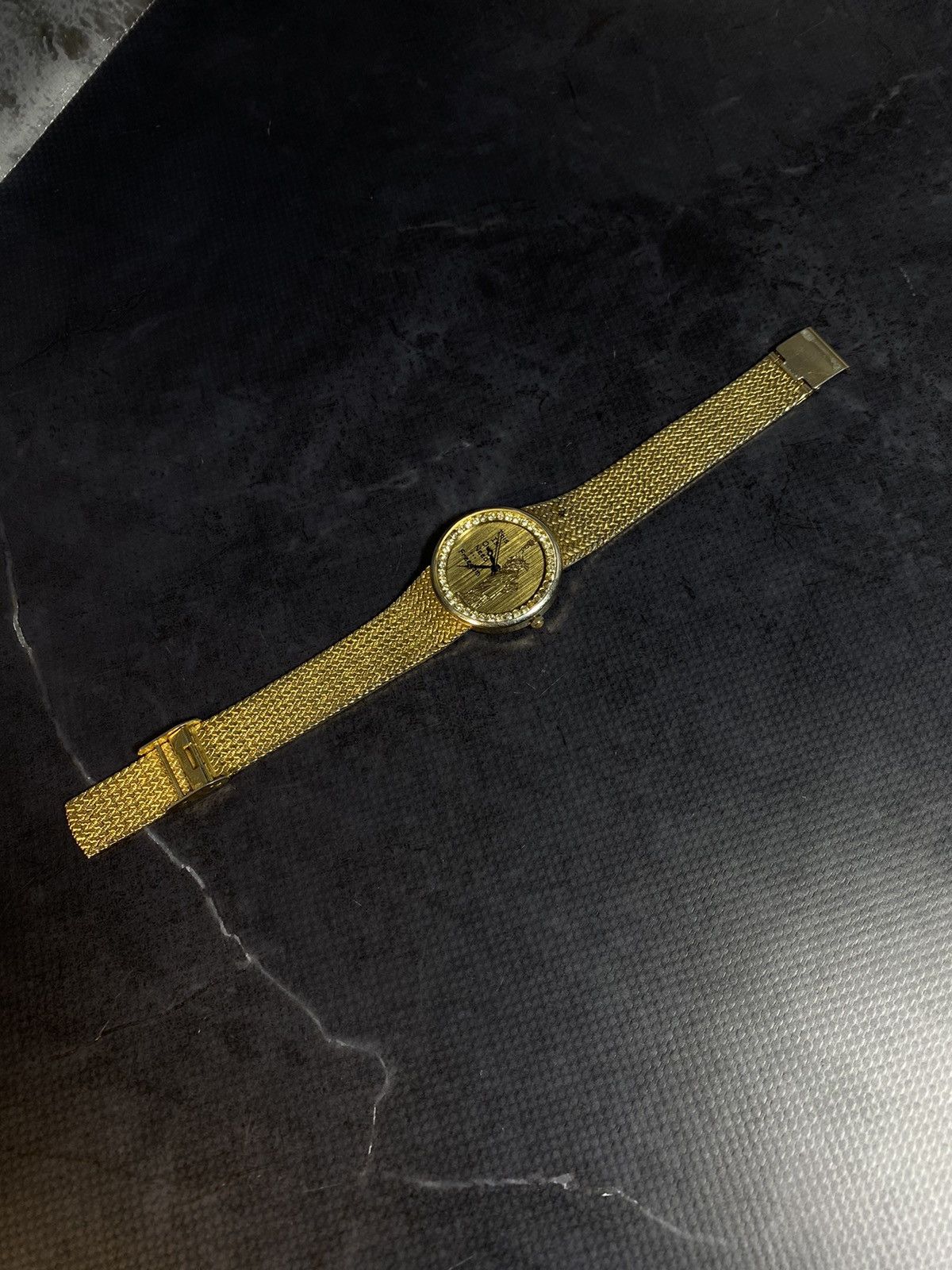 Vintage Vintage gold watch with Statue of Liberty – Japanese brand Size ONE SIZE - 1 Thumbnail