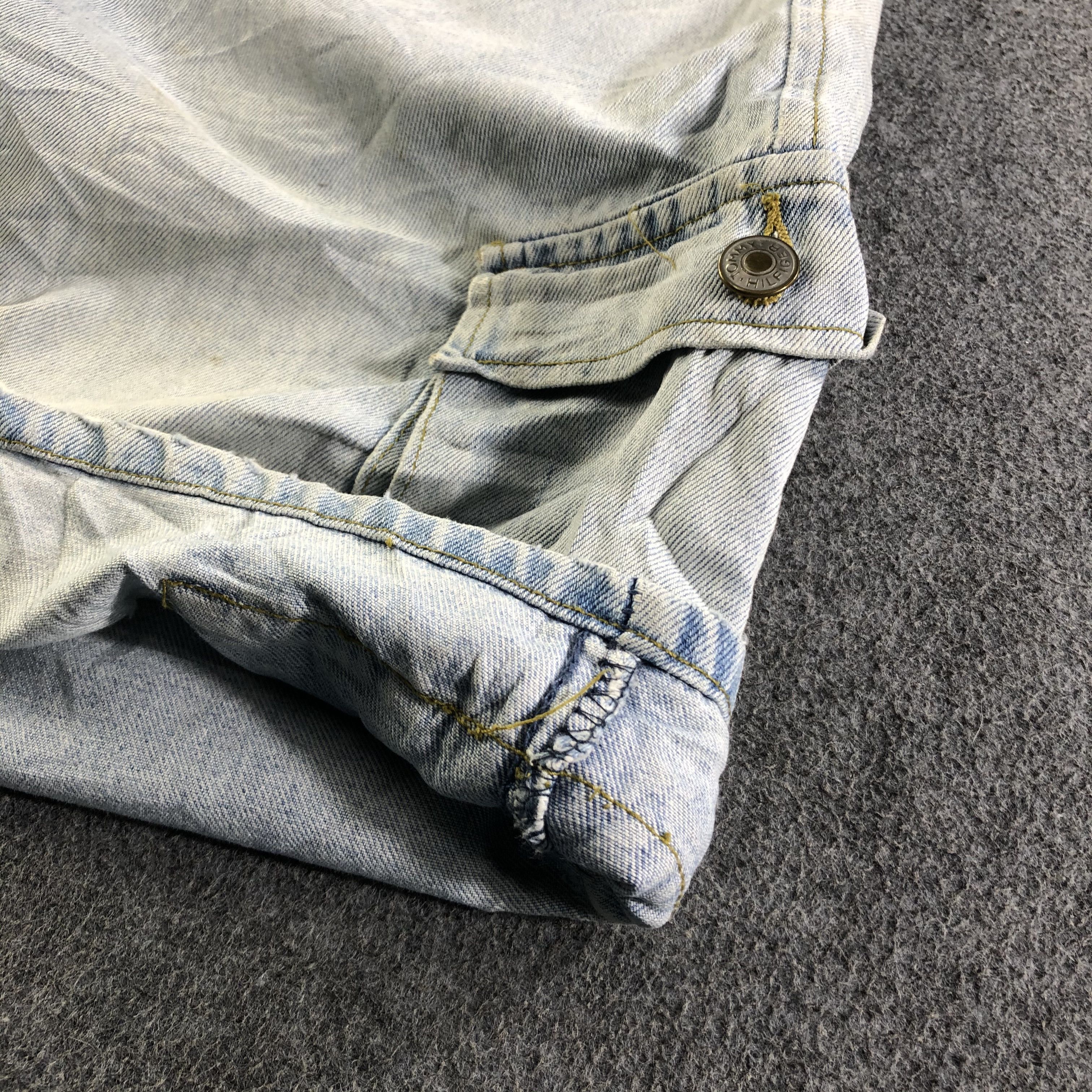 Tommy Hilfiger × Vintage Vintage Light Wash Tommy Hilfiger Jeans-J3914 Size US 31 - 7 Thumbnail