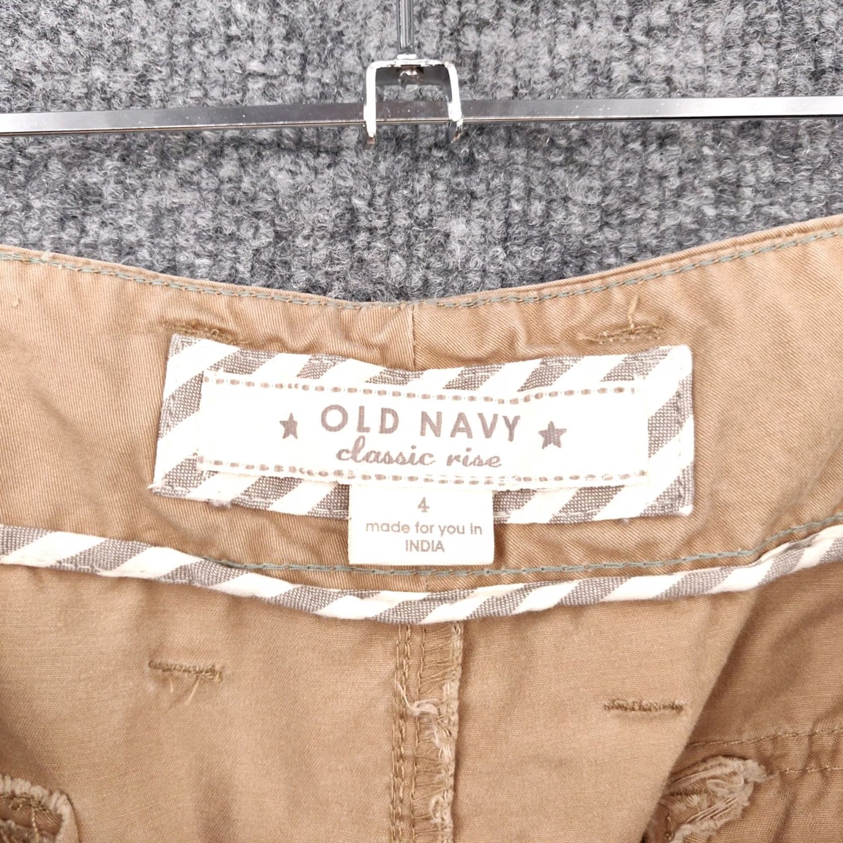 Old Navy Old Navy Shorts Womens 4 Khaki Chino Classic Rise 4" Waist Tie Zip Pleated Front Size 24" / US 00 / IT 34 - 3 Thumbnail