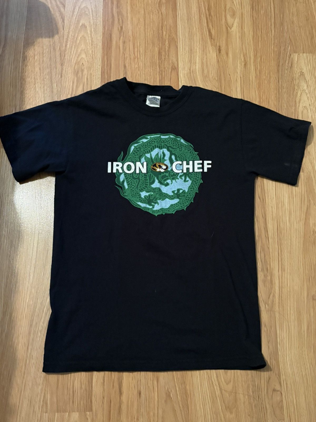 Gildan Iron chef vintage y2k dragon graphic Size US S / EU 44-46 / 1 - 2 Thumbnail
